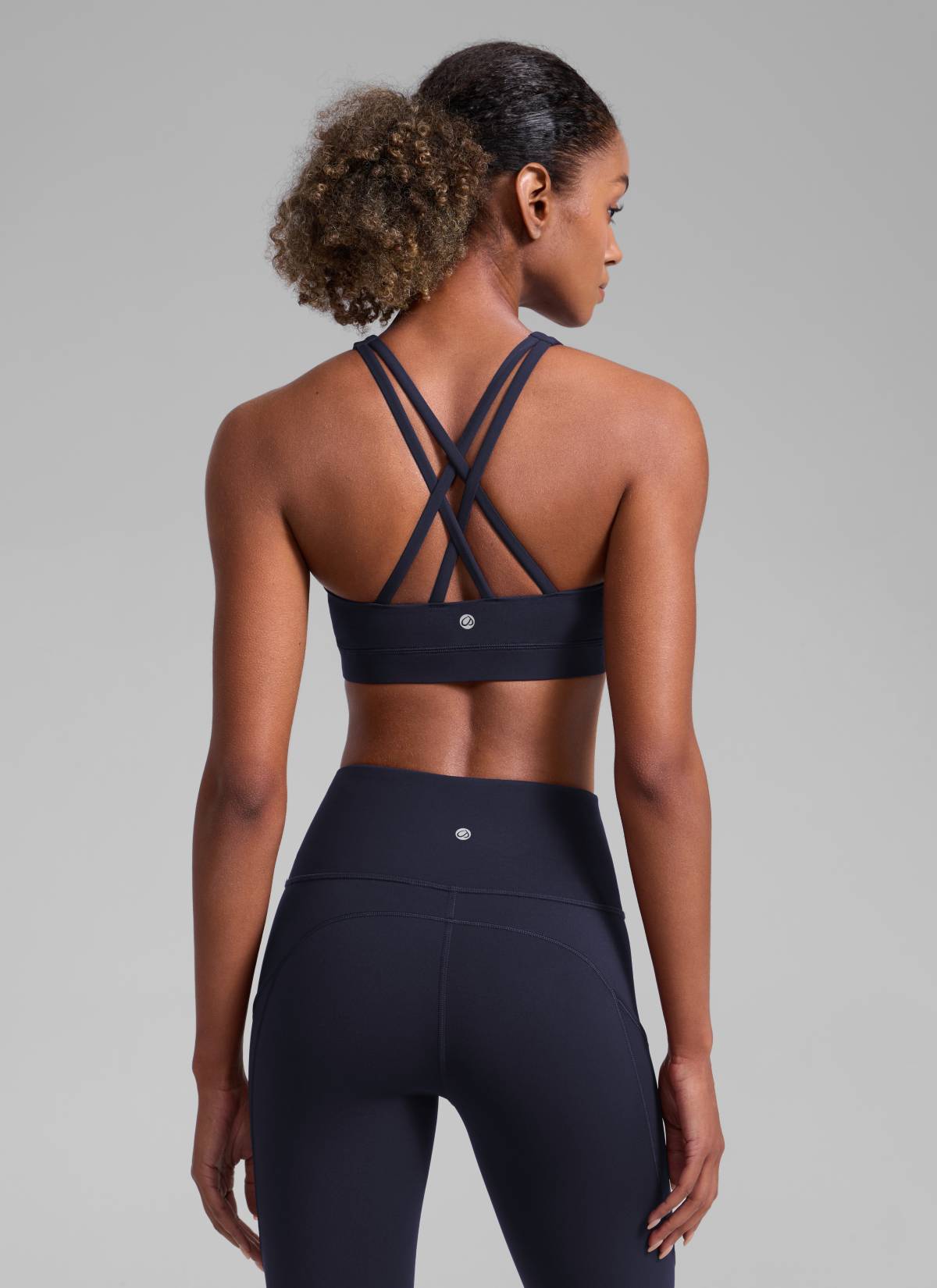 CRZ YOGA Damen Gekreuzt Rücken Spaghetti Abnehmbare Pads BH Marine