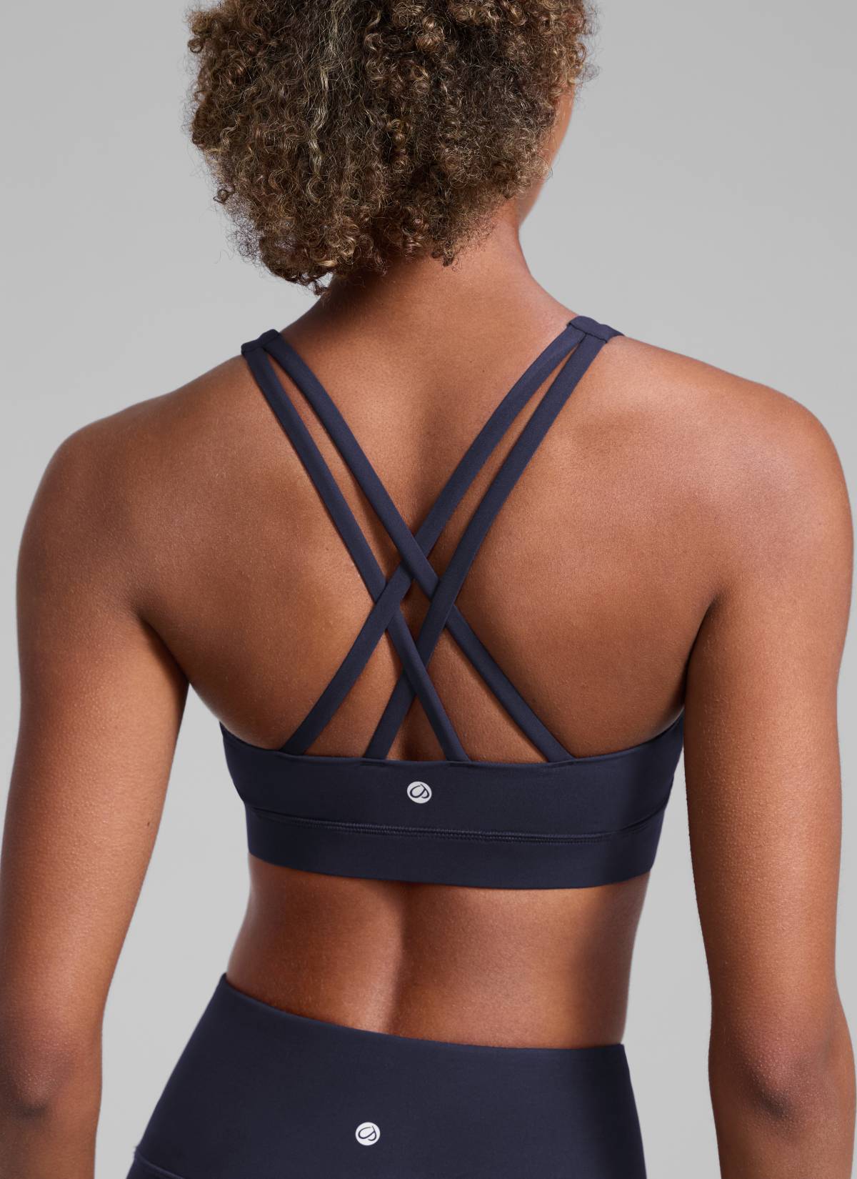 CRZ YOGA Damen Gekreuzt Rücken Spaghetti Abnehmbare Pads BH Marine