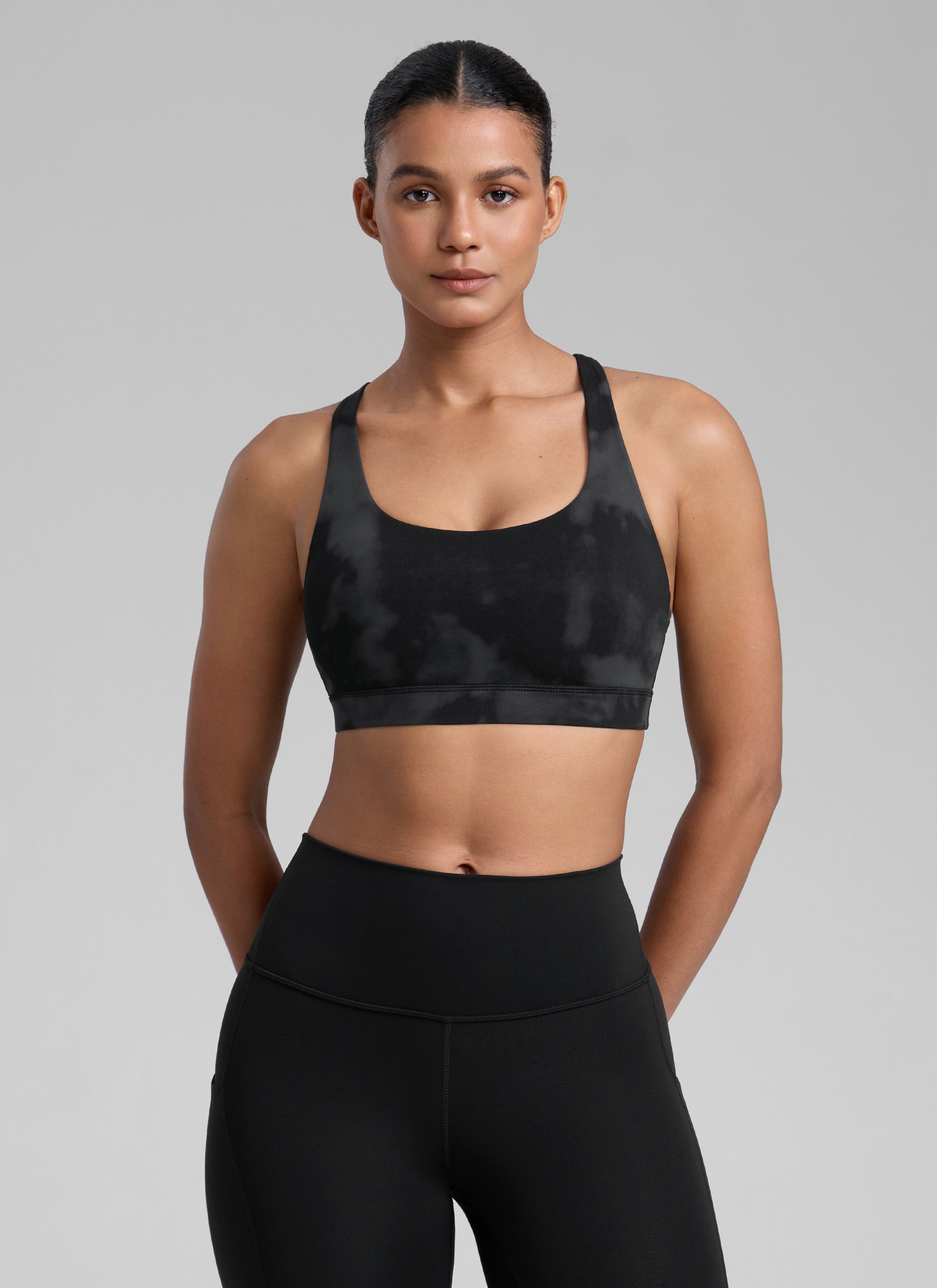 CRZ YOGA Damen Gekreuzt Rücken Spaghetti Abnehmbare Pads BH Schwarze Tie-Dye-Blumen