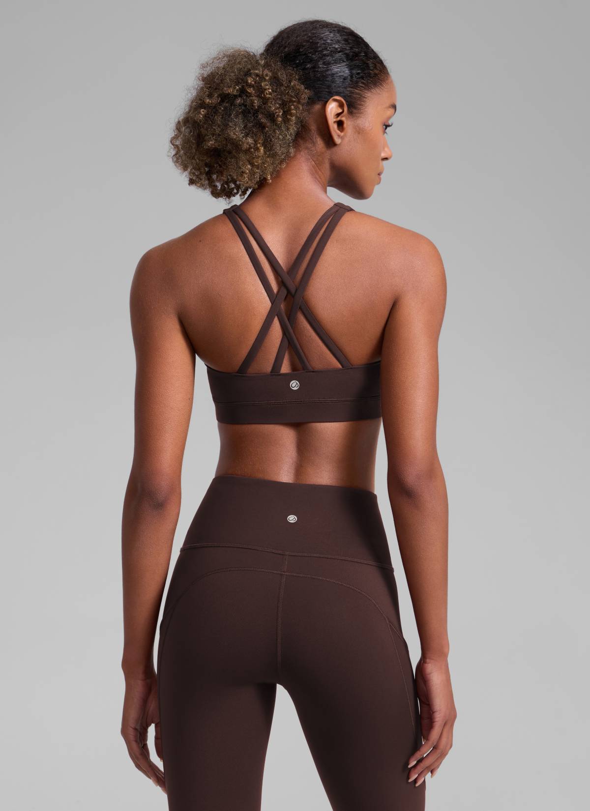 CRZ YOGA Damen Gekreuzt Rücken Spaghetti Abnehmbare Pads BH Heißes Fudge-Brown