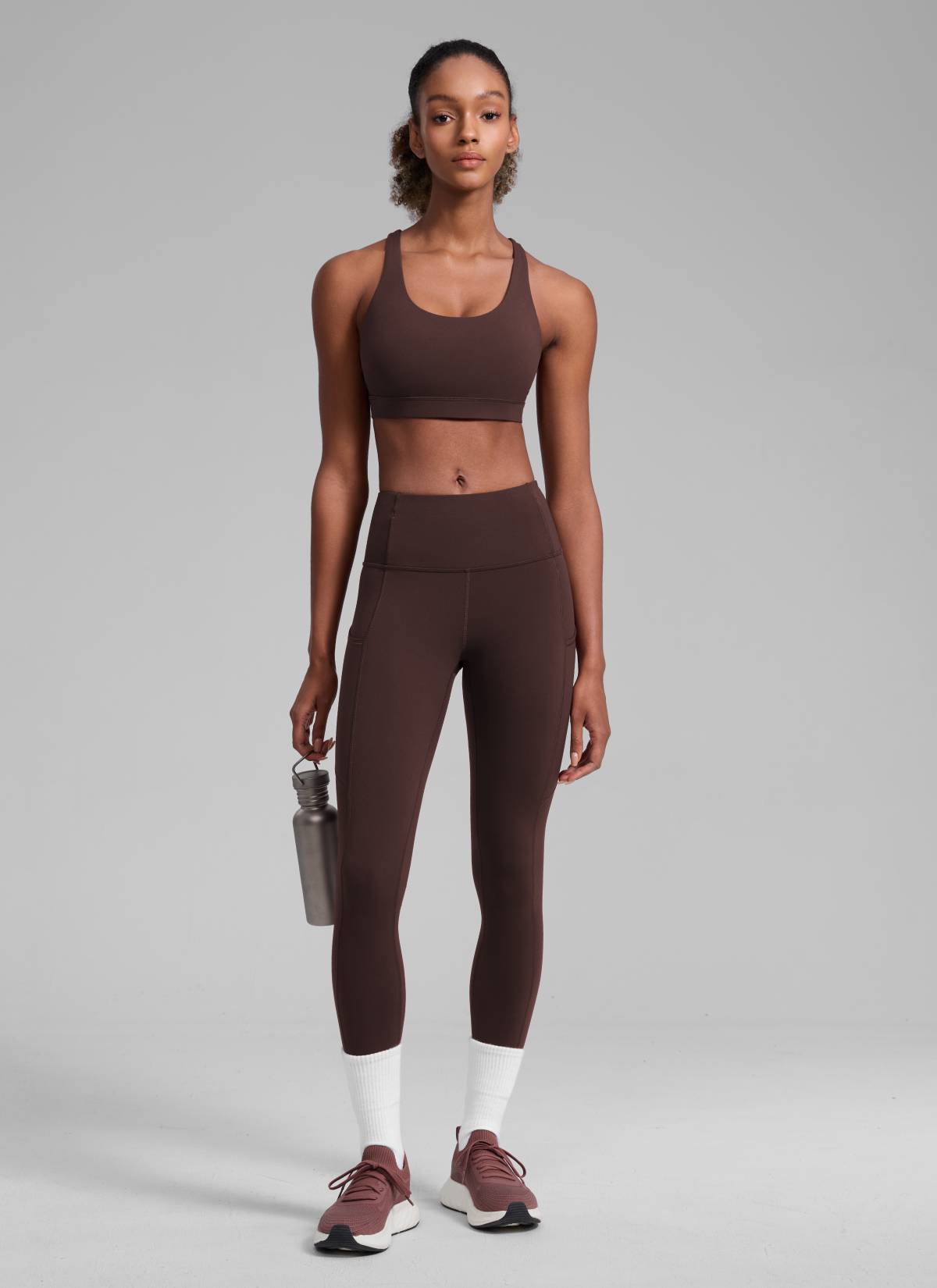 CRZ YOGA Damen Gekreuzt Rücken Spaghetti Abnehmbare Pads BH Heißes Fudge-Brown