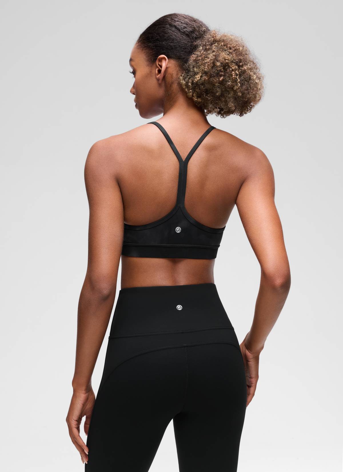 CRZ YOGA Damen Butterluxe Y-Rücken Racerback Sport BH Schwarze Tie-Dye-Blumen