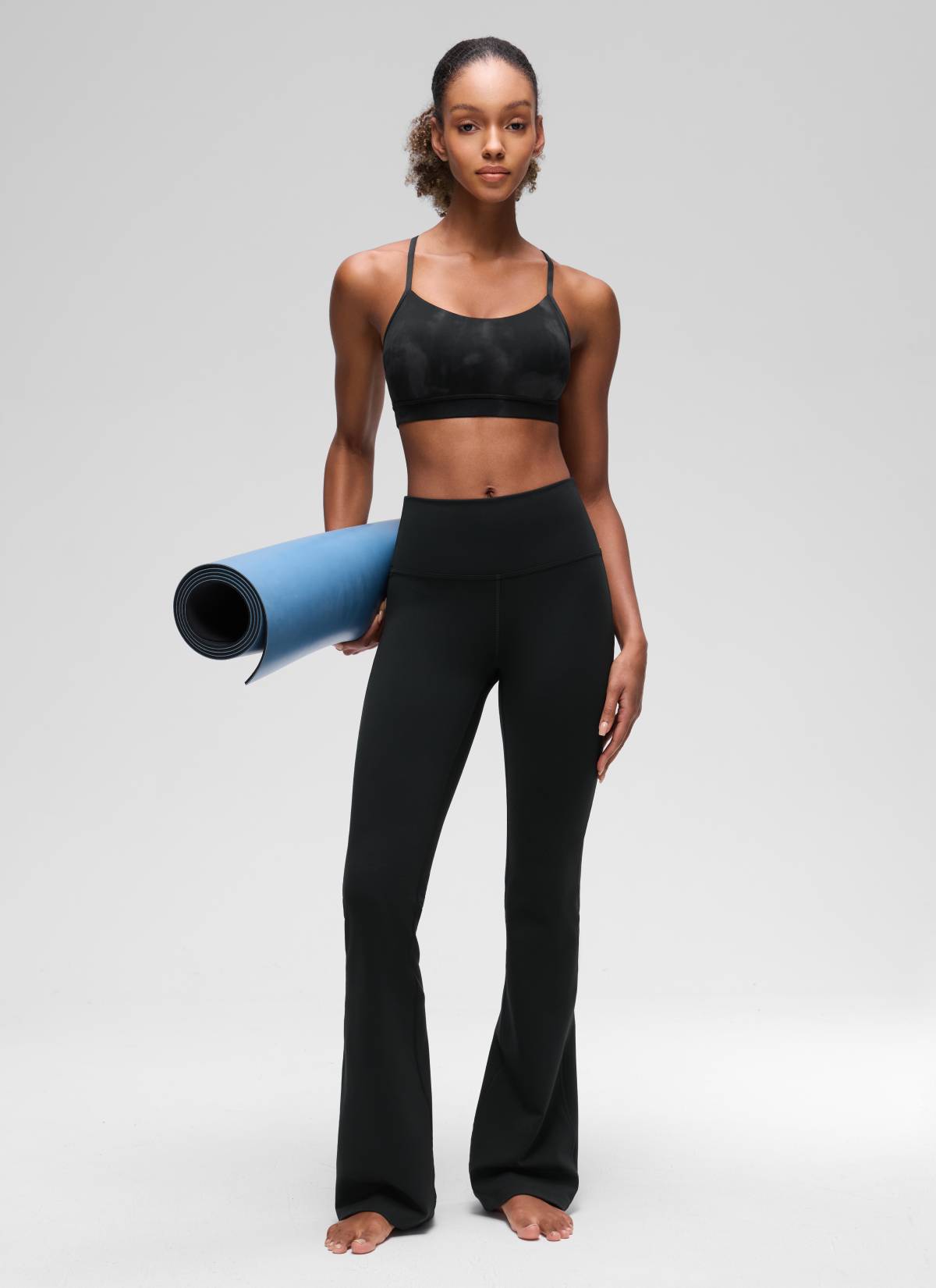 CRZ YOGA Damen Butterluxe Y-Rücken Racerback Sport BH Schwarze Tie-Dye-Blumen