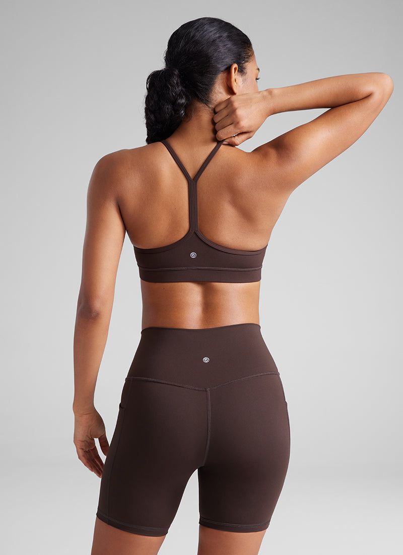 CRZ YOGA Damen Butterluxe Y-Rücken Racerback Sport BH Heißes Fudge-Brown