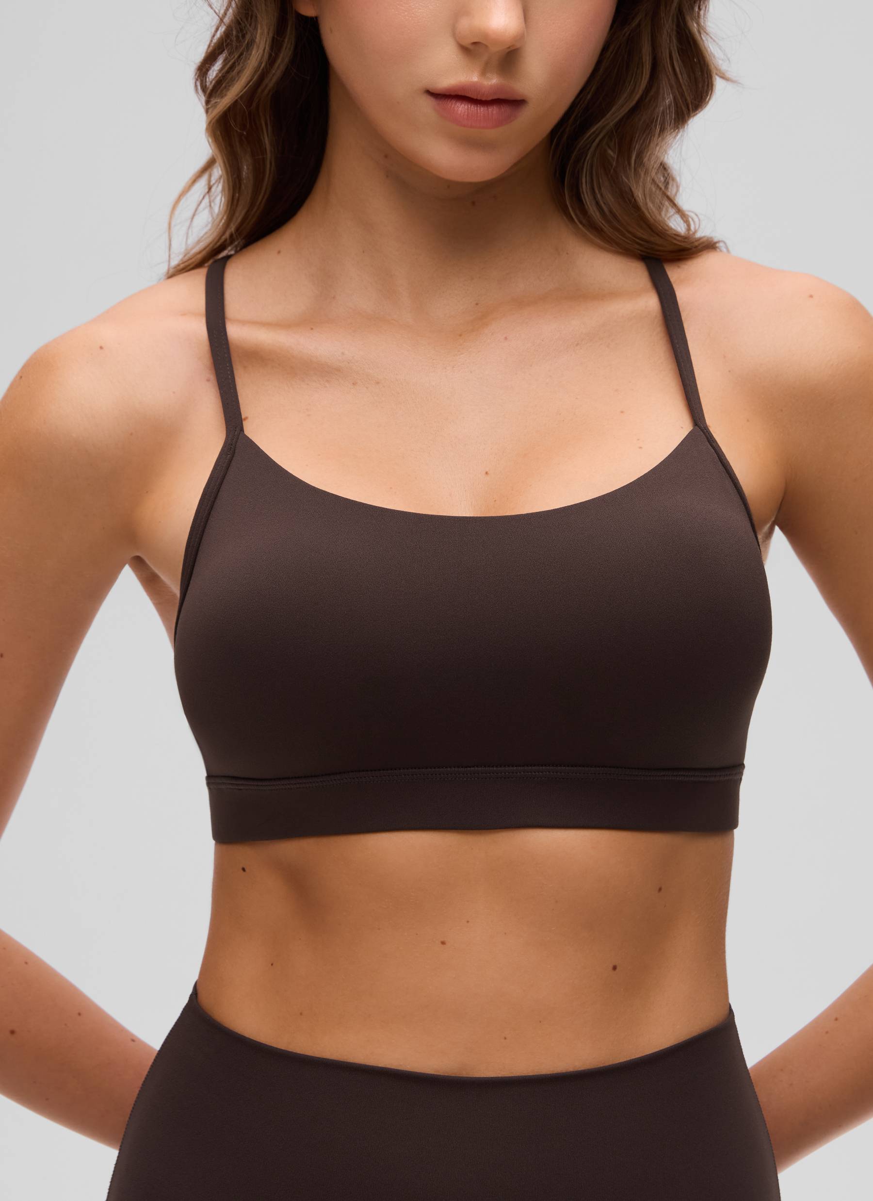 CRZ YOGA Damen Butterluxe Y-Rücken Racerback Sport BH Heißes Fudge-Brown