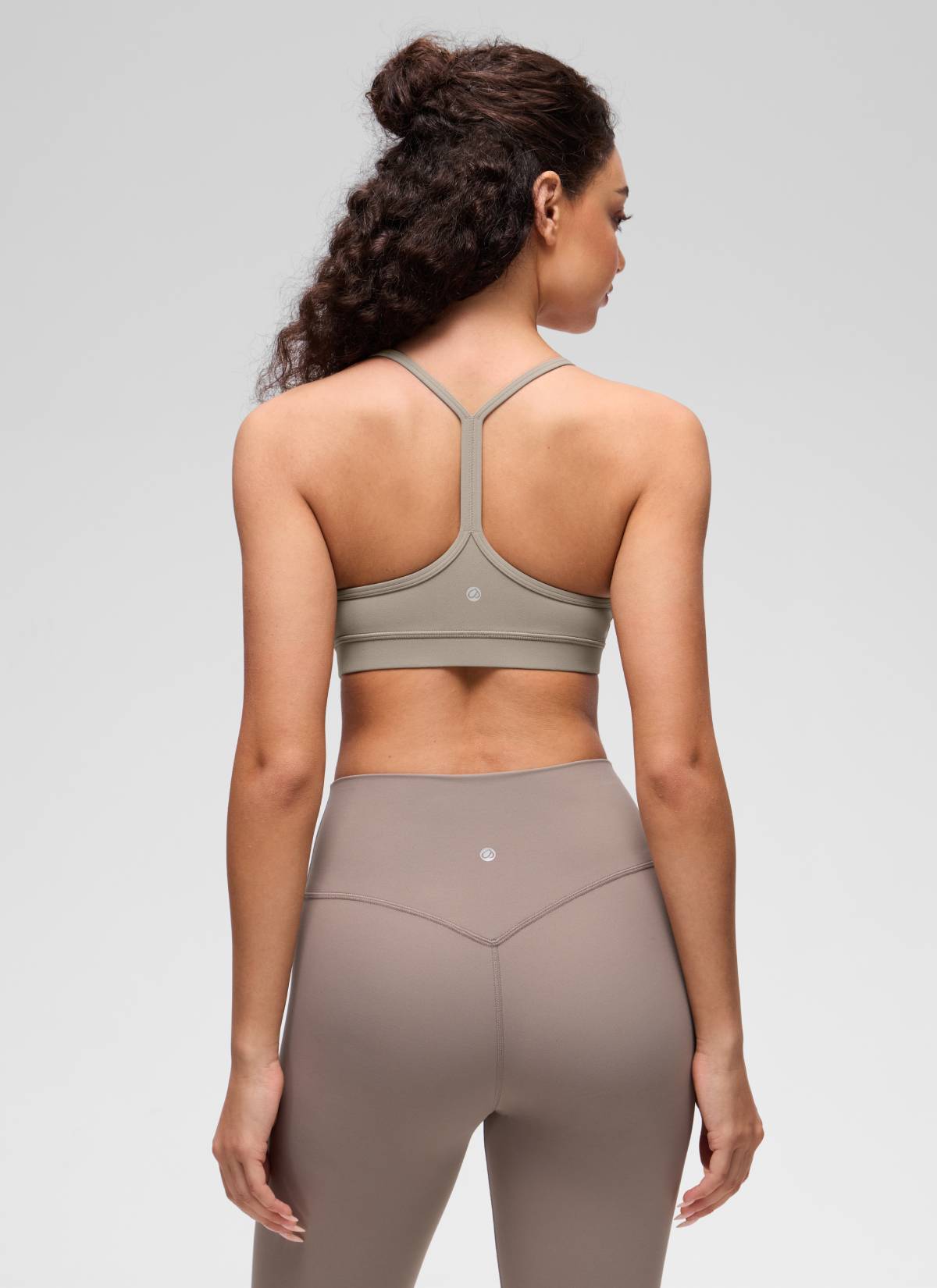 CRZ YOGA Damen Butterluxe Y-Rücken Racerback Sport BH Warmes Aschgrau