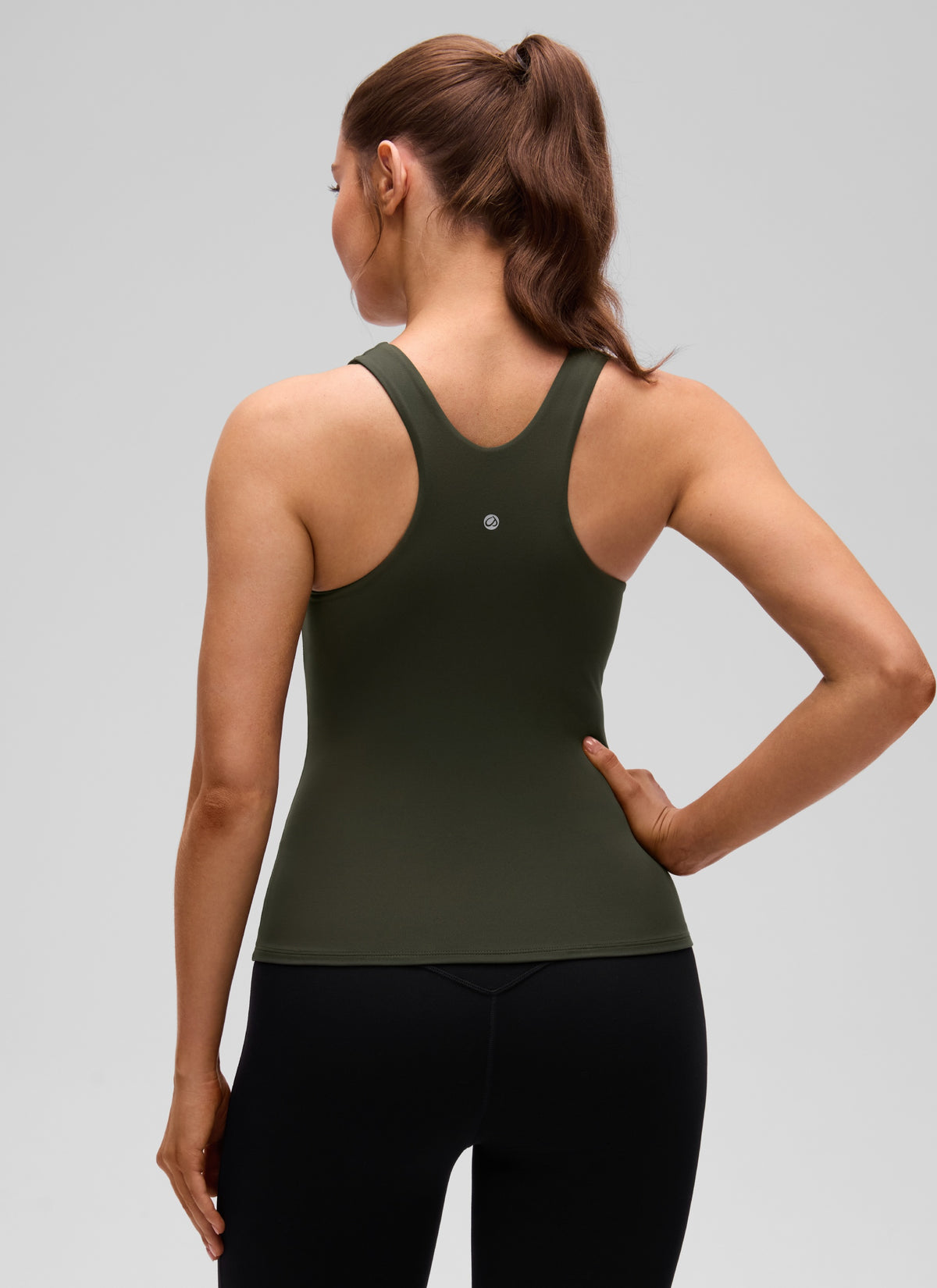 CRZ YOGA Damen Butterluxe Racerback Longline Gepolstert Tank Top Olivgrün