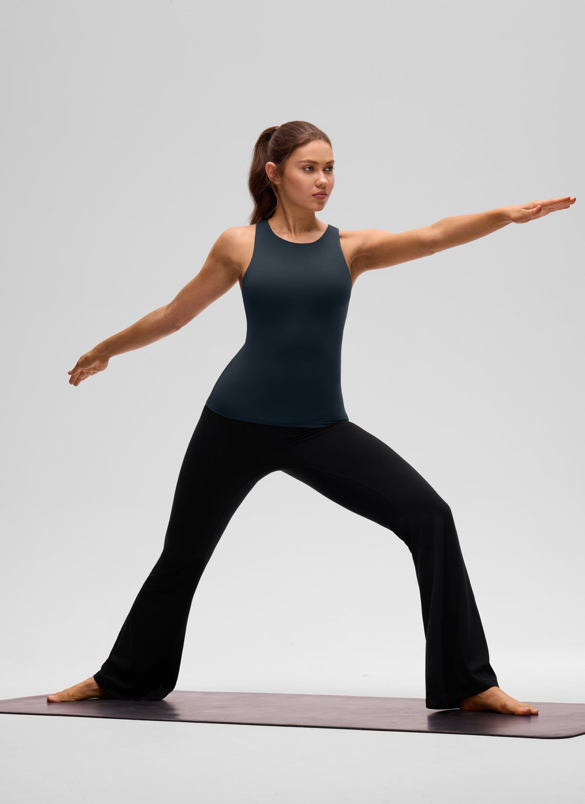 CRZ YOGA Damen Butterluxe Racerback Longline Gepolstert Tank Top Echte Marine