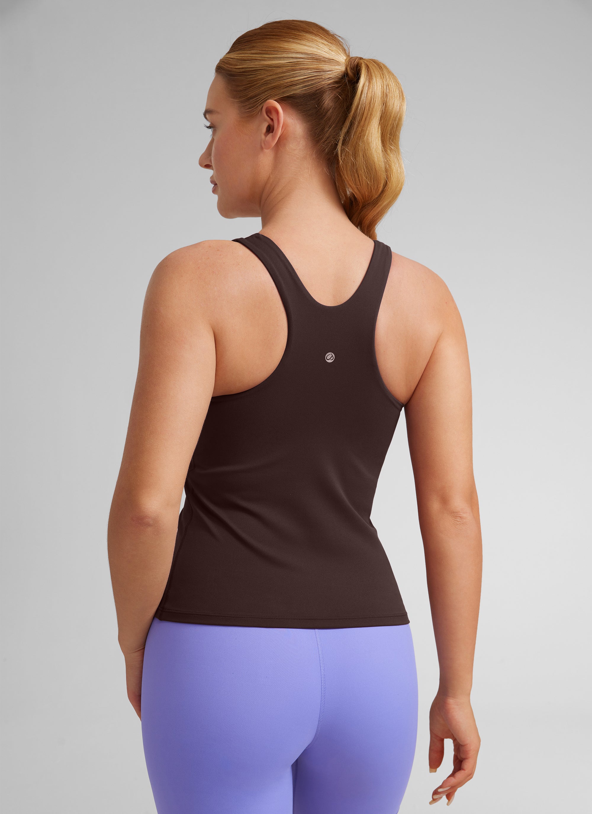 CRZ YOGA Damen Butterluxe Racerback Longline Gepolstert Tank Top Heißes Fudge-Brown