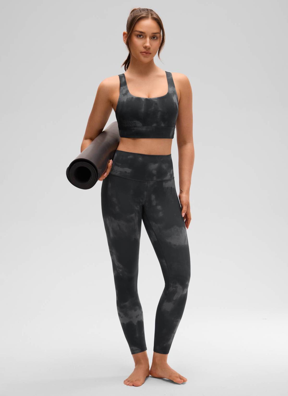 CRZ YOGA Damen Butterluxe U Back Ohne Buegel Longline Sport BH Grau Tie Dye Blumen
