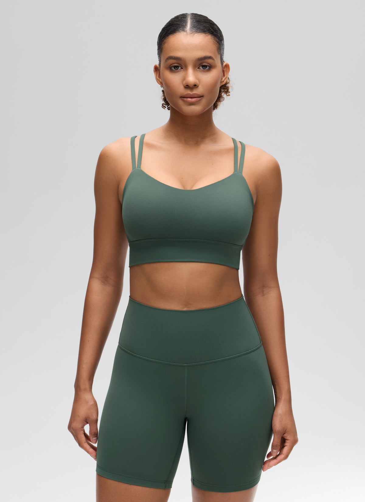 CRZ YOGA Damen Butterluxe Strappy Sport BH Ohne Bügel Dunkles Waldgrün @model_info:Barbara