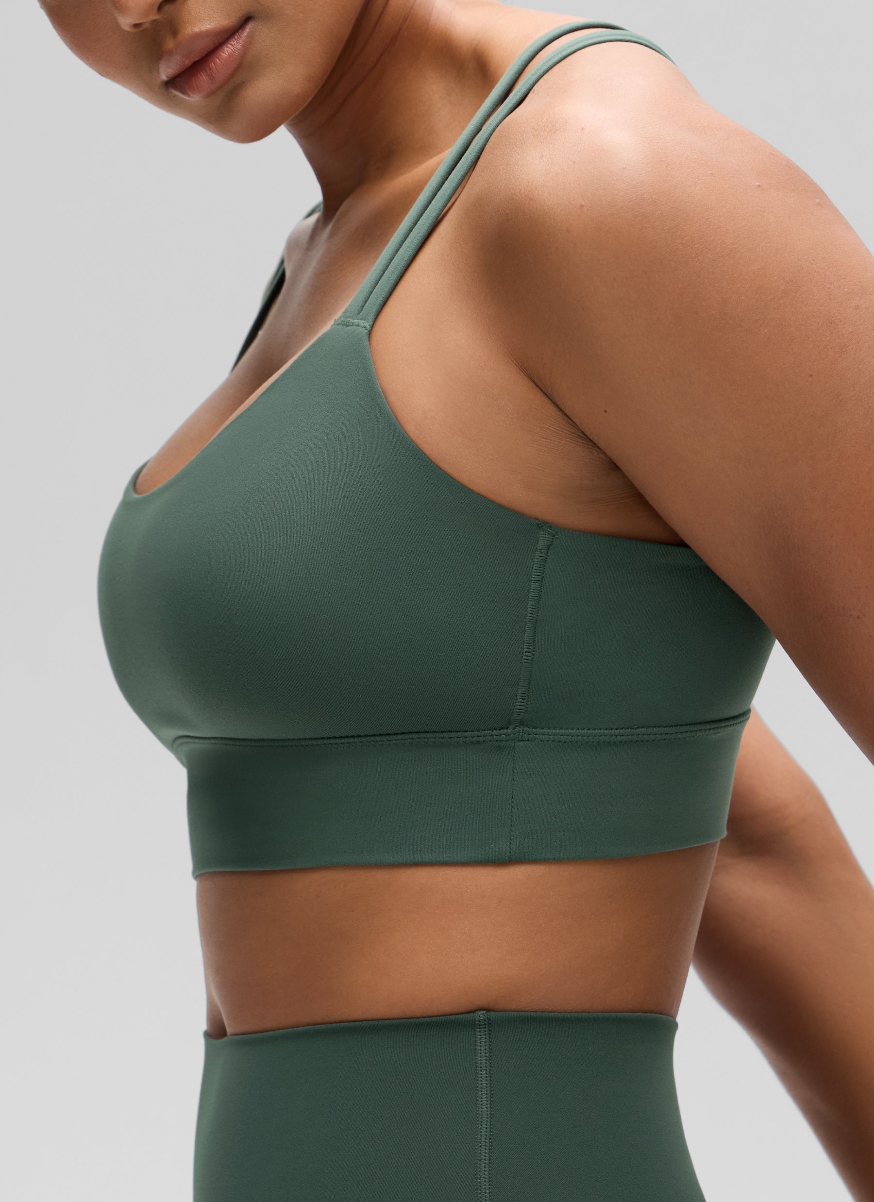 CRZ YOGA Damen Butterluxe Strappy Sport BH Ohne Bügel Dunkles Waldgrün