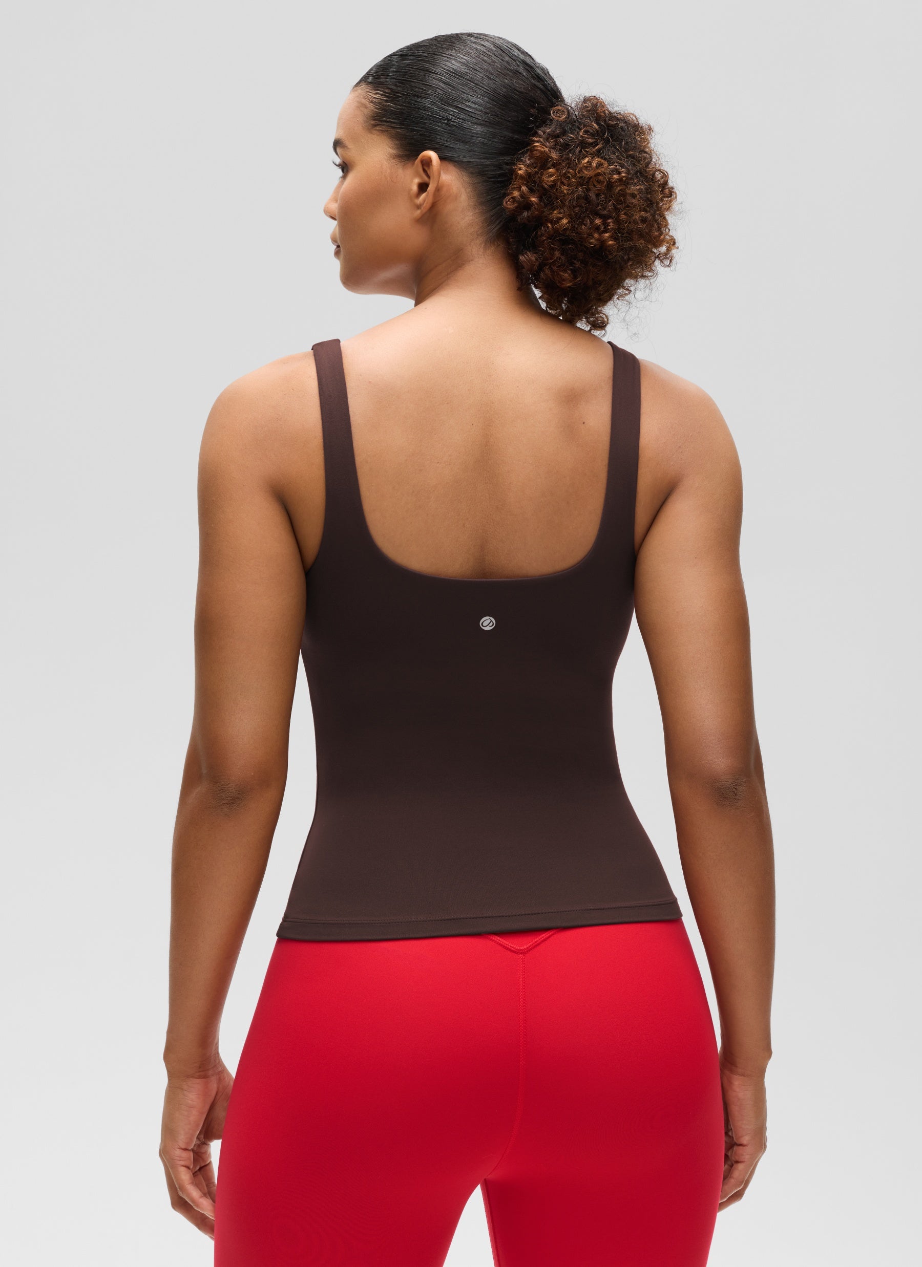 CRZ YOGA Damen Butterluxe Sport Tank Tops mit Integriertem BH Heißes Fudge-Brown