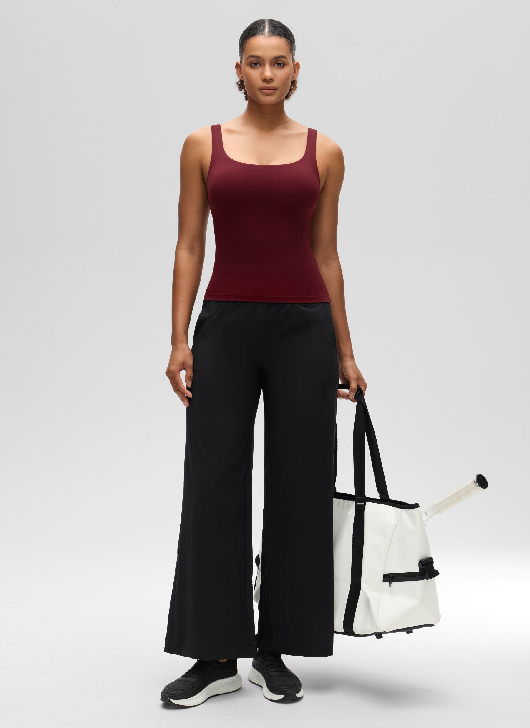 CRZ YOGA Damen Butterluxe Sport Tank Tops mit Integriertem BH Roter Merlot