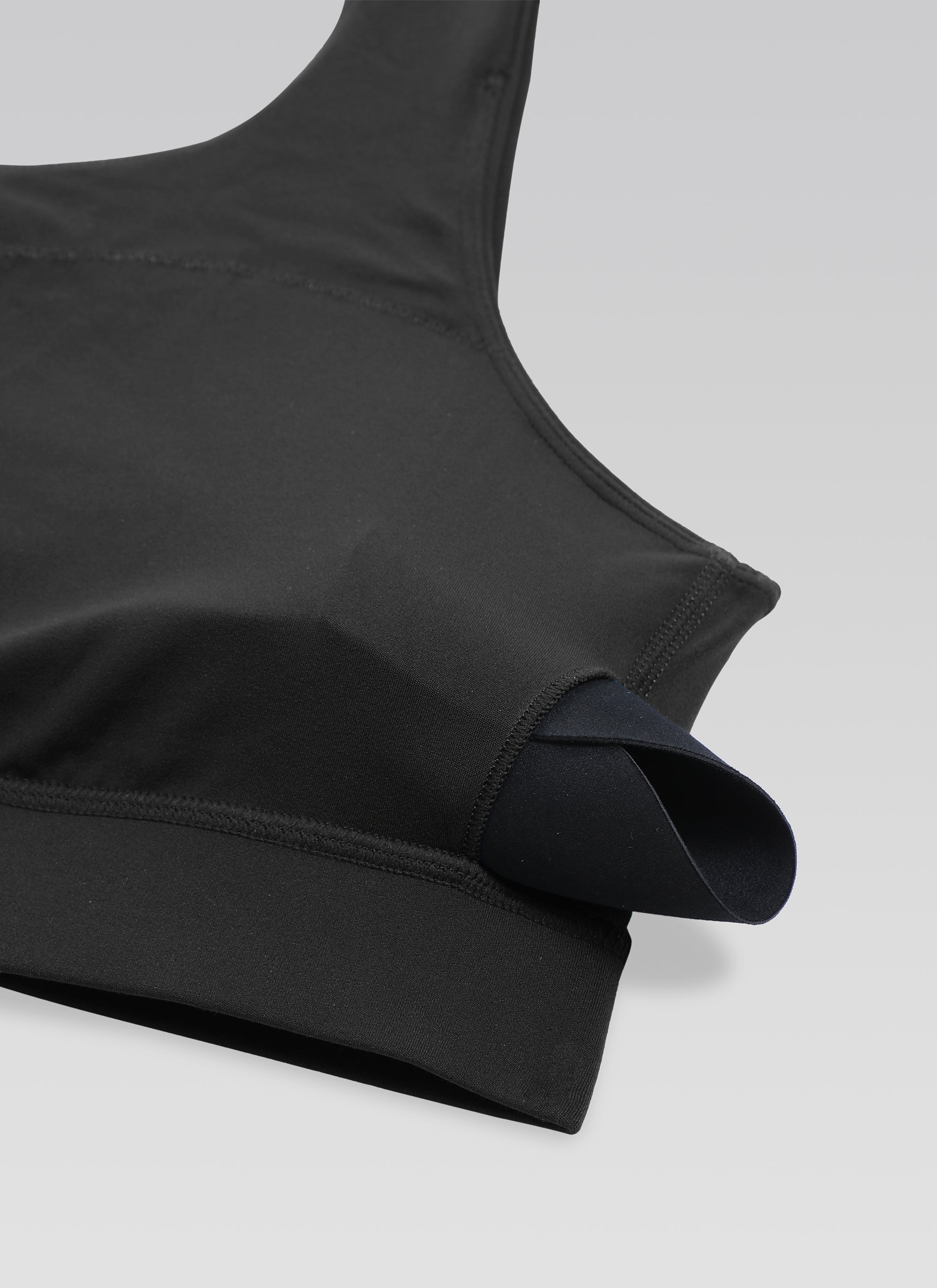 CRZ YOGA Butterluxe Womens One Shoulder Sports Bra Asymmetrical Padded Schwarz