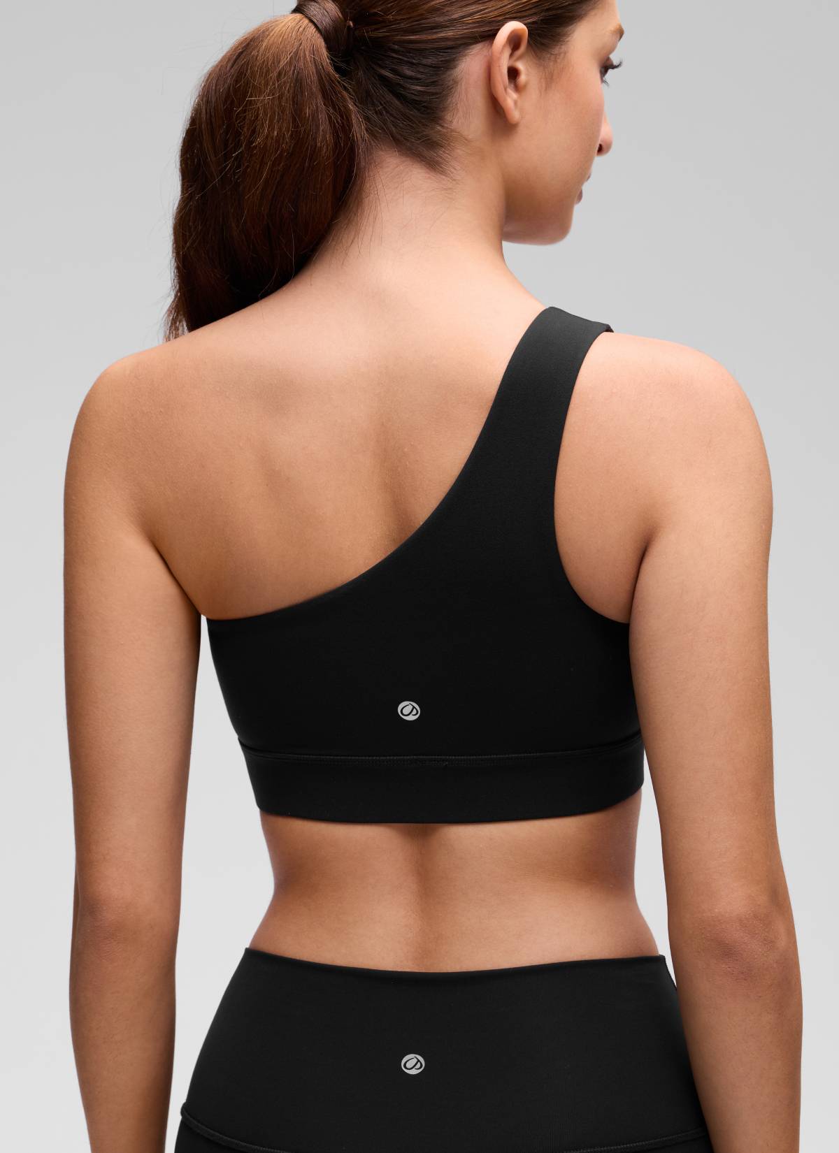 CRZ YOGA Butterluxe Womens One Shoulder Sports Bra Asymmetrical Padded Schwarz