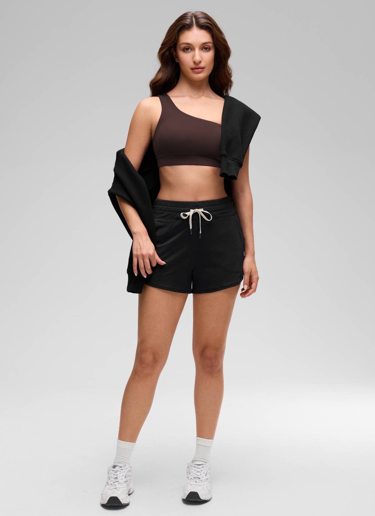 CRZ YOGA Butterluxe Womens One Shoulder Sports Bra Asymmetrical Padded Heißes Fudge-Brown