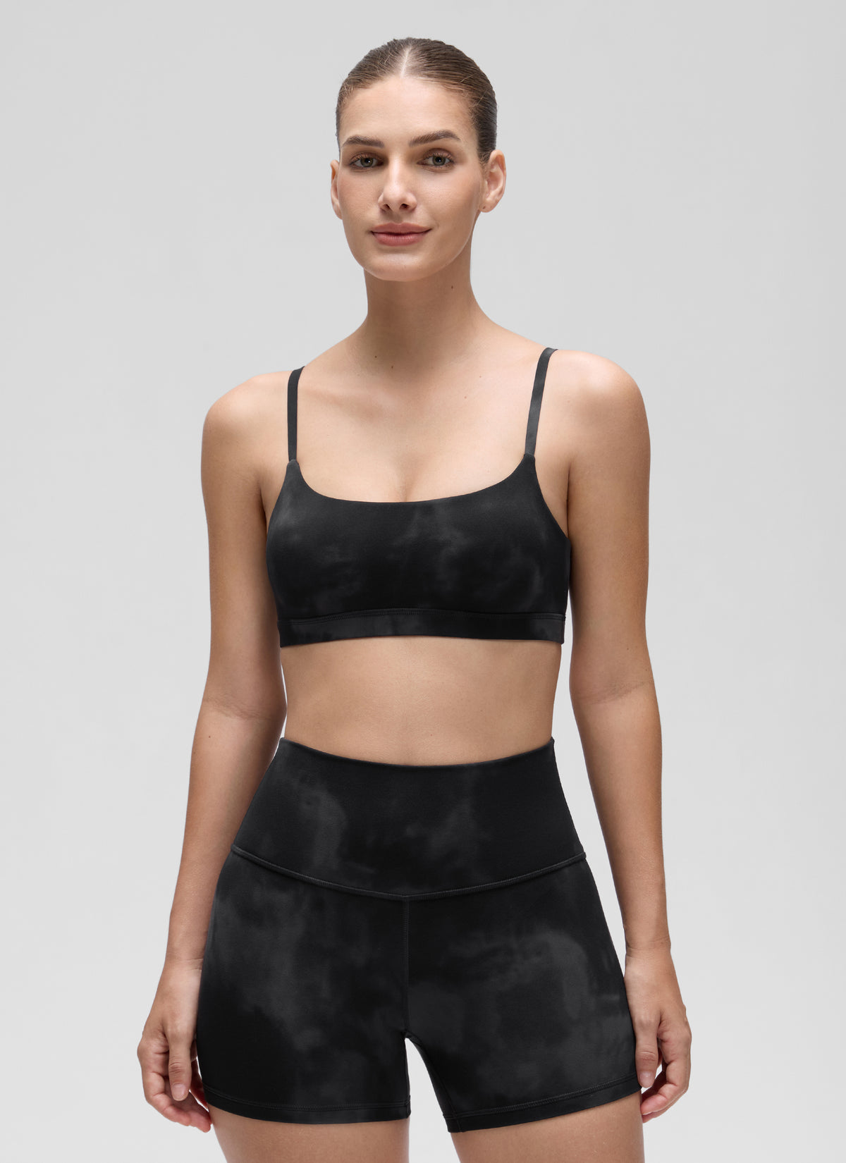 CRZ YOGA Butterluxe Damen Verstellbar Spaghetti Träger Sport BH Schwarze Tie-Dye-Blumen