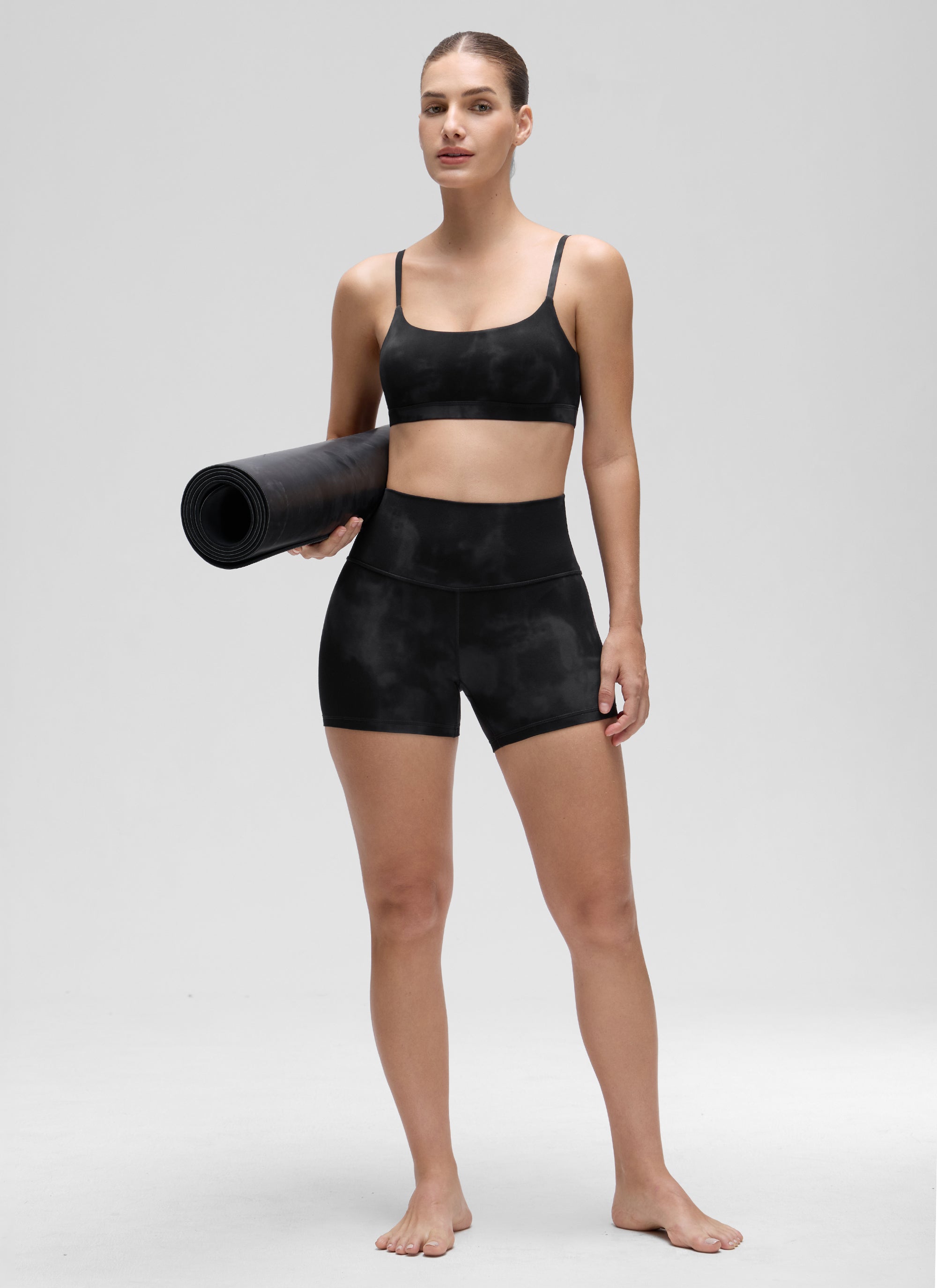 CRZ YOGA Butterluxe Damen Verstellbar Spaghetti Träger Sport BH Schwarze Tie-Dye-Blumen