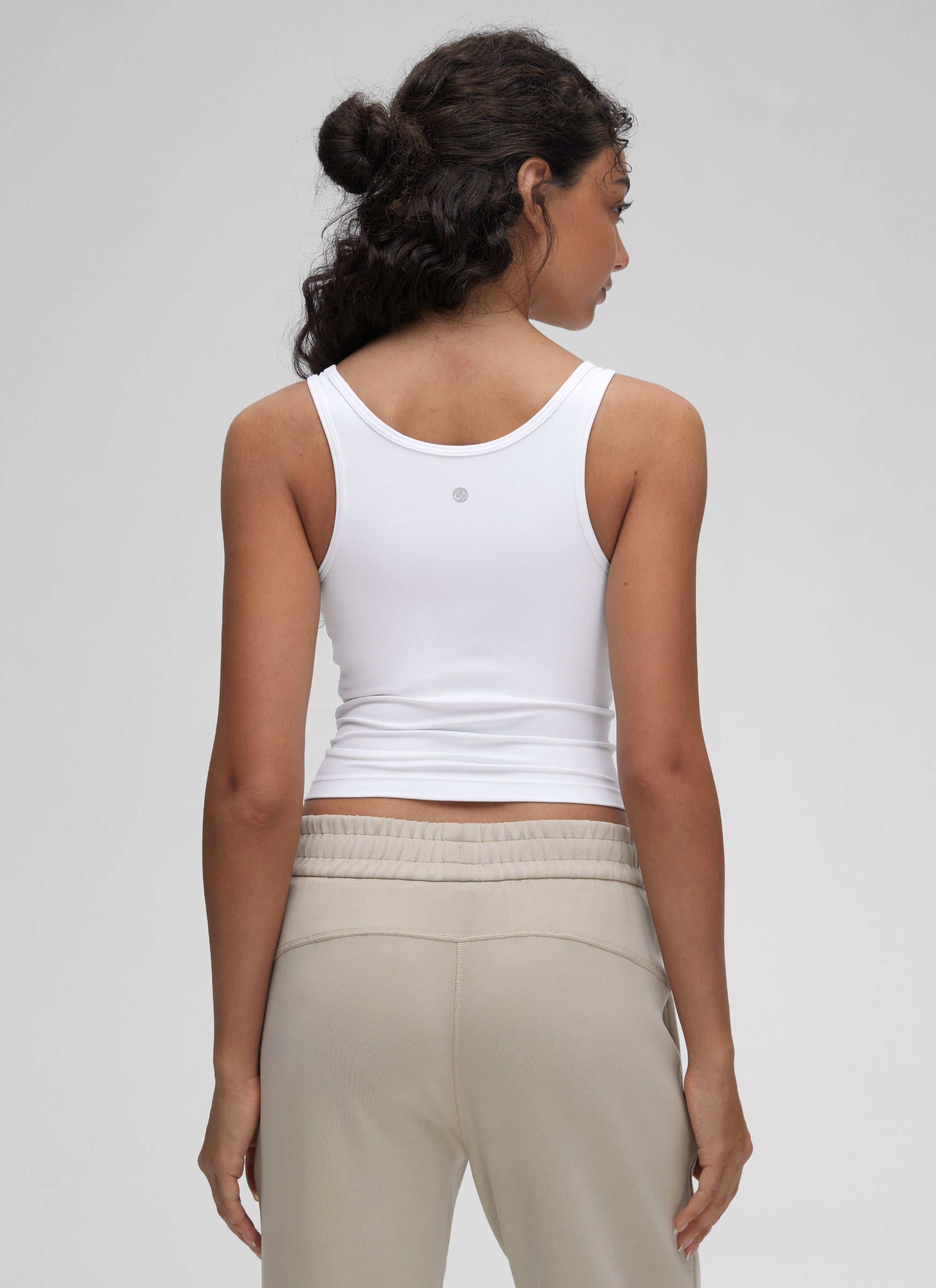CRZ YOGA Damen Butterluxe Ärmellose Doppelte Gefütterte Tanktop Weiss