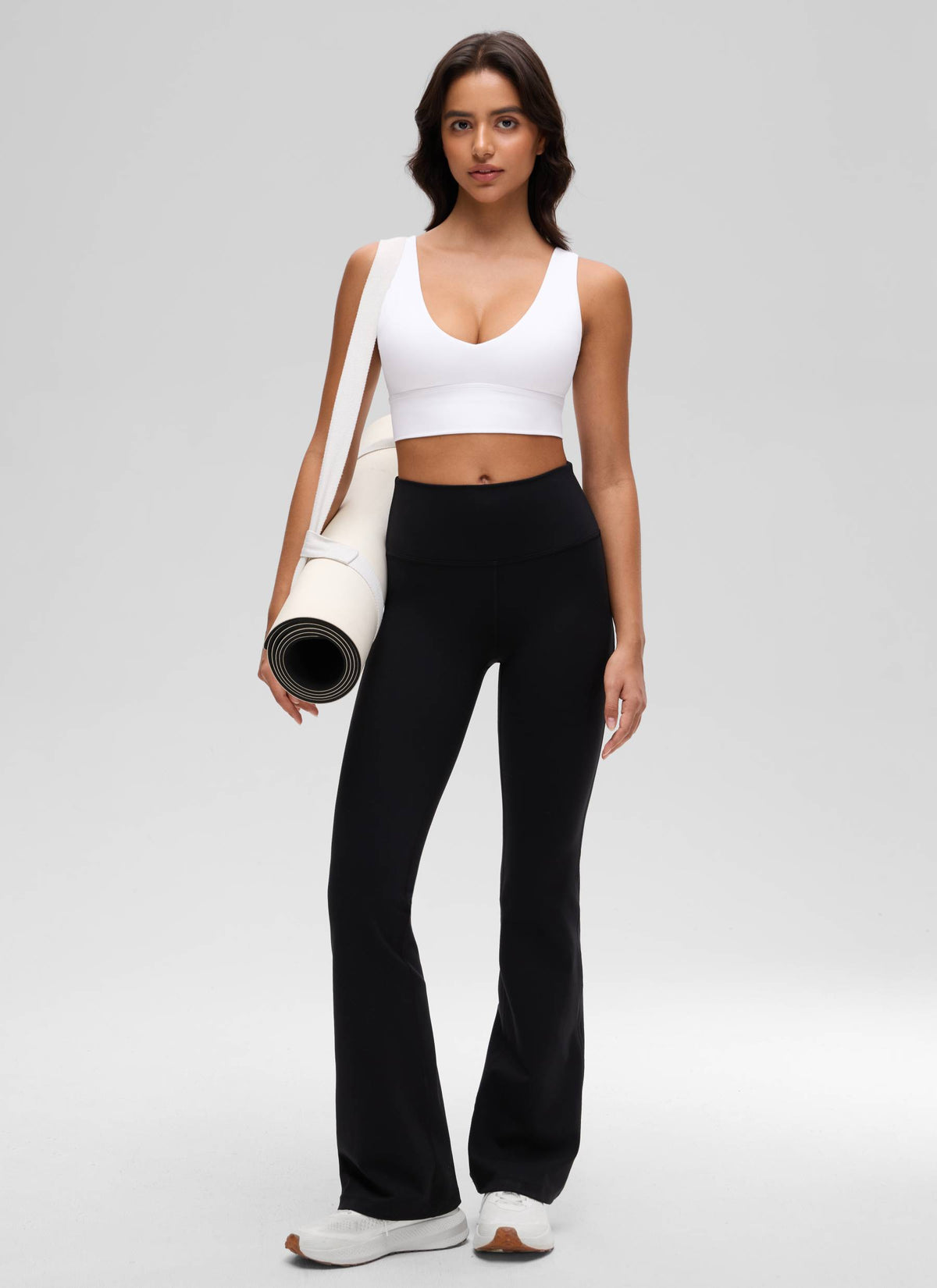 CRZ YOGA Butterluxe Damen V-Ausschnitt Gepolstert U-Rücken Sport-BH Weiss