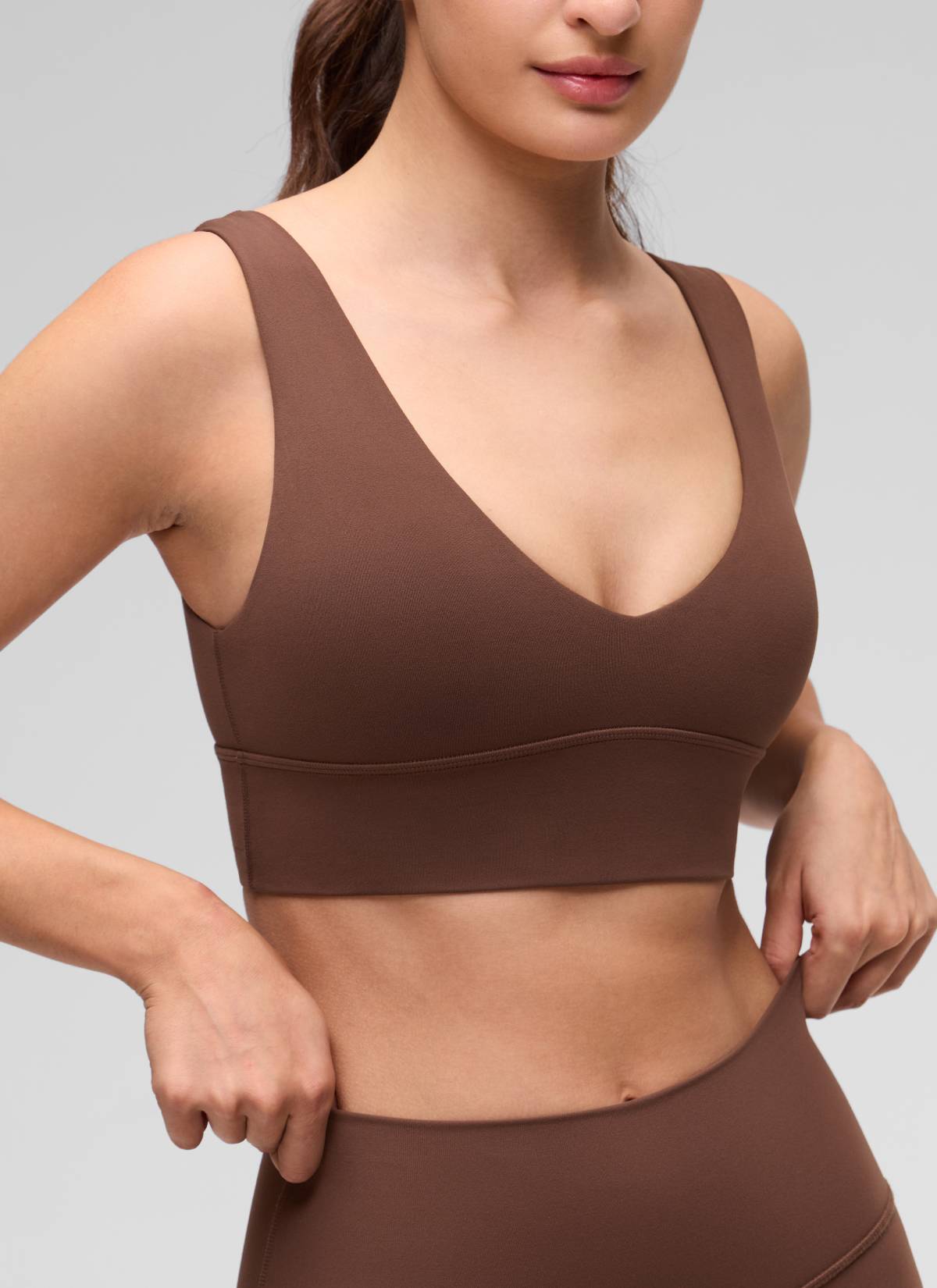 CRZ YOGA Butterluxe Damen V-Ausschnitt Gepolstert U-Rücken Sport-BH Kaffeebraun