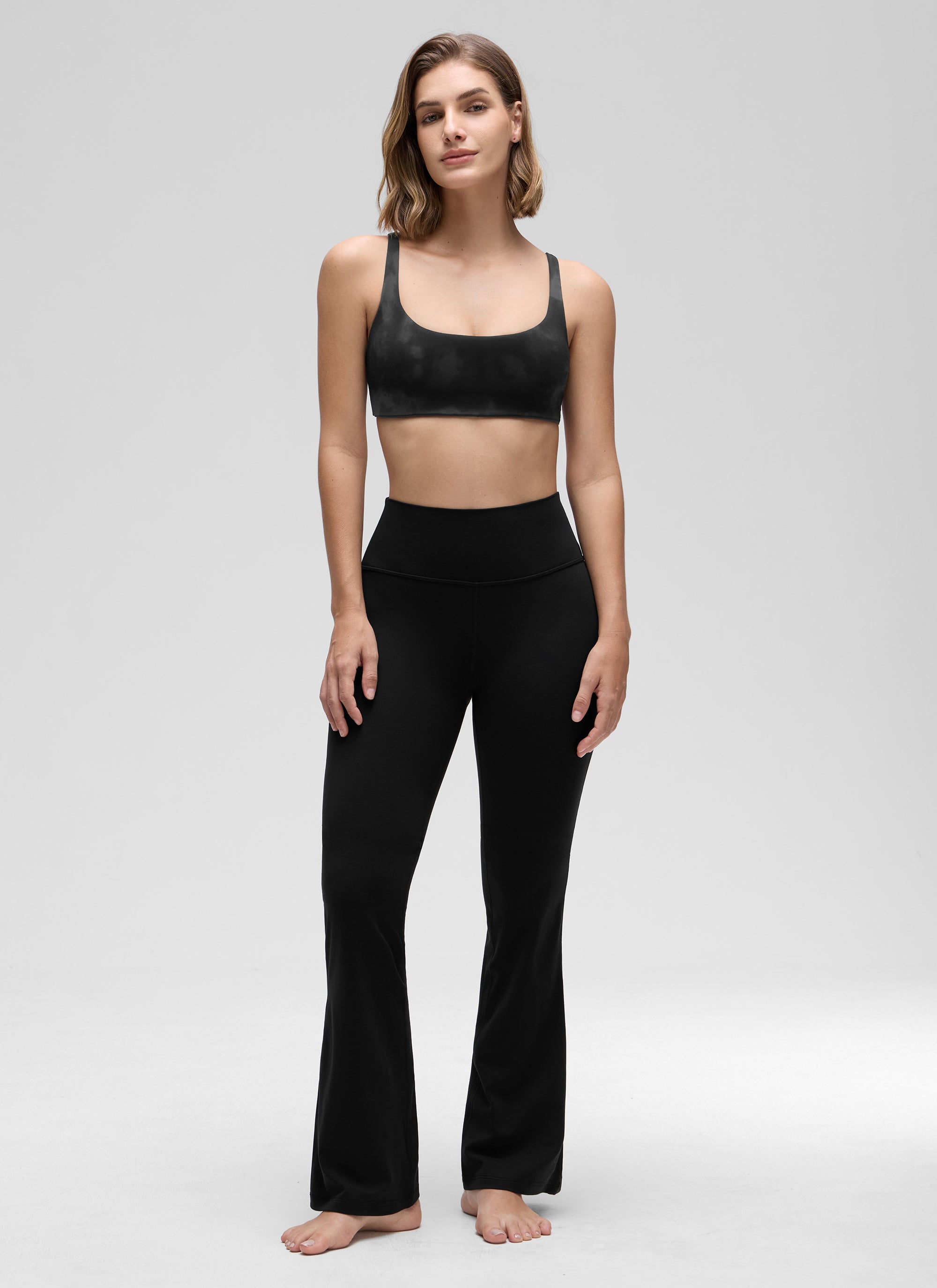 CRZ YOGA Damen Butterluxe Cami mit quadratischem Ausschnitt Mini-BH Schwarze Tie-Dye-Blumen