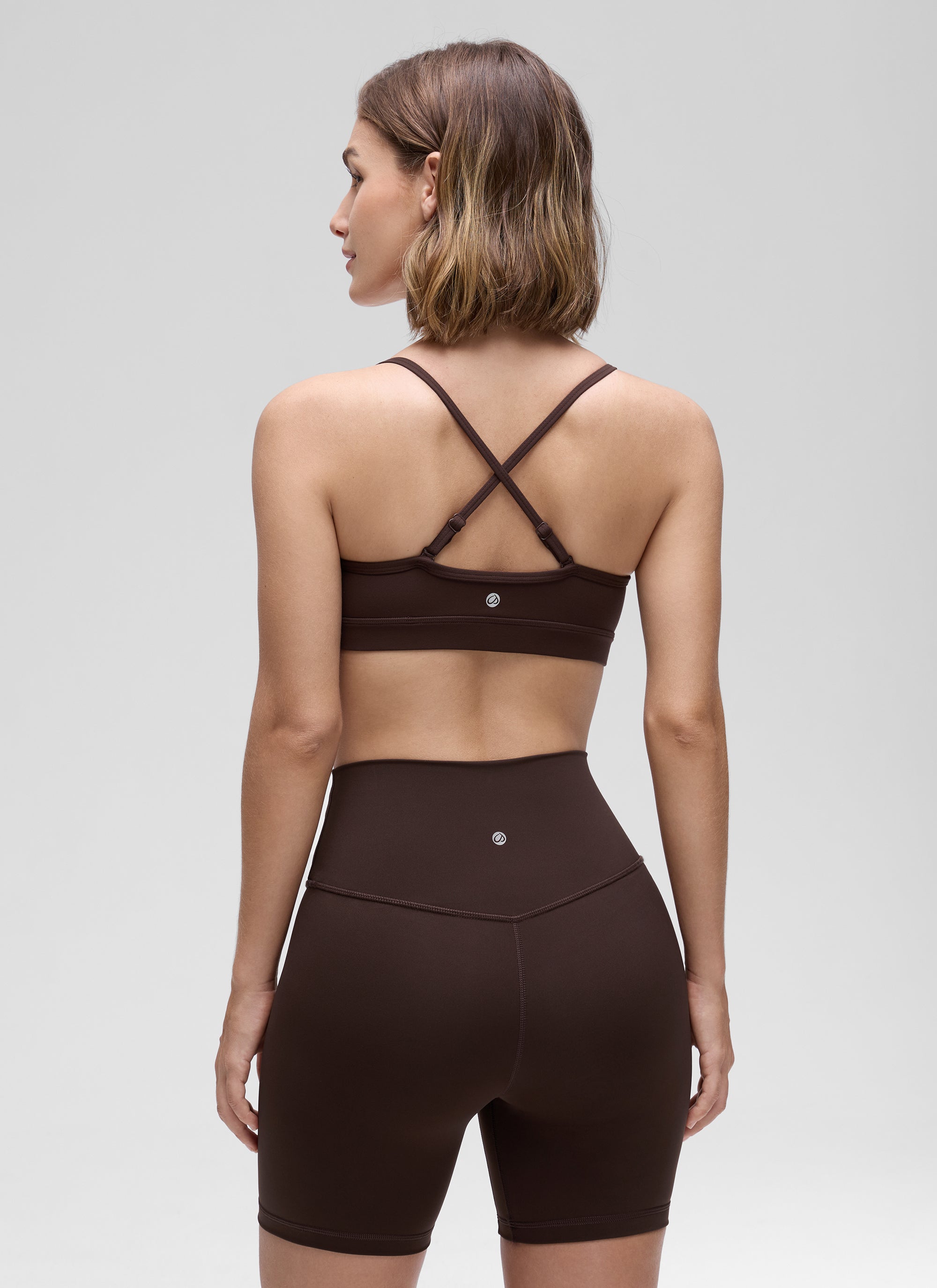 CRZ YOGA Damen Butterluxe V-Ausschnitt Verstellbar Spaghetti Sport BH Heißes Fudge-Brown