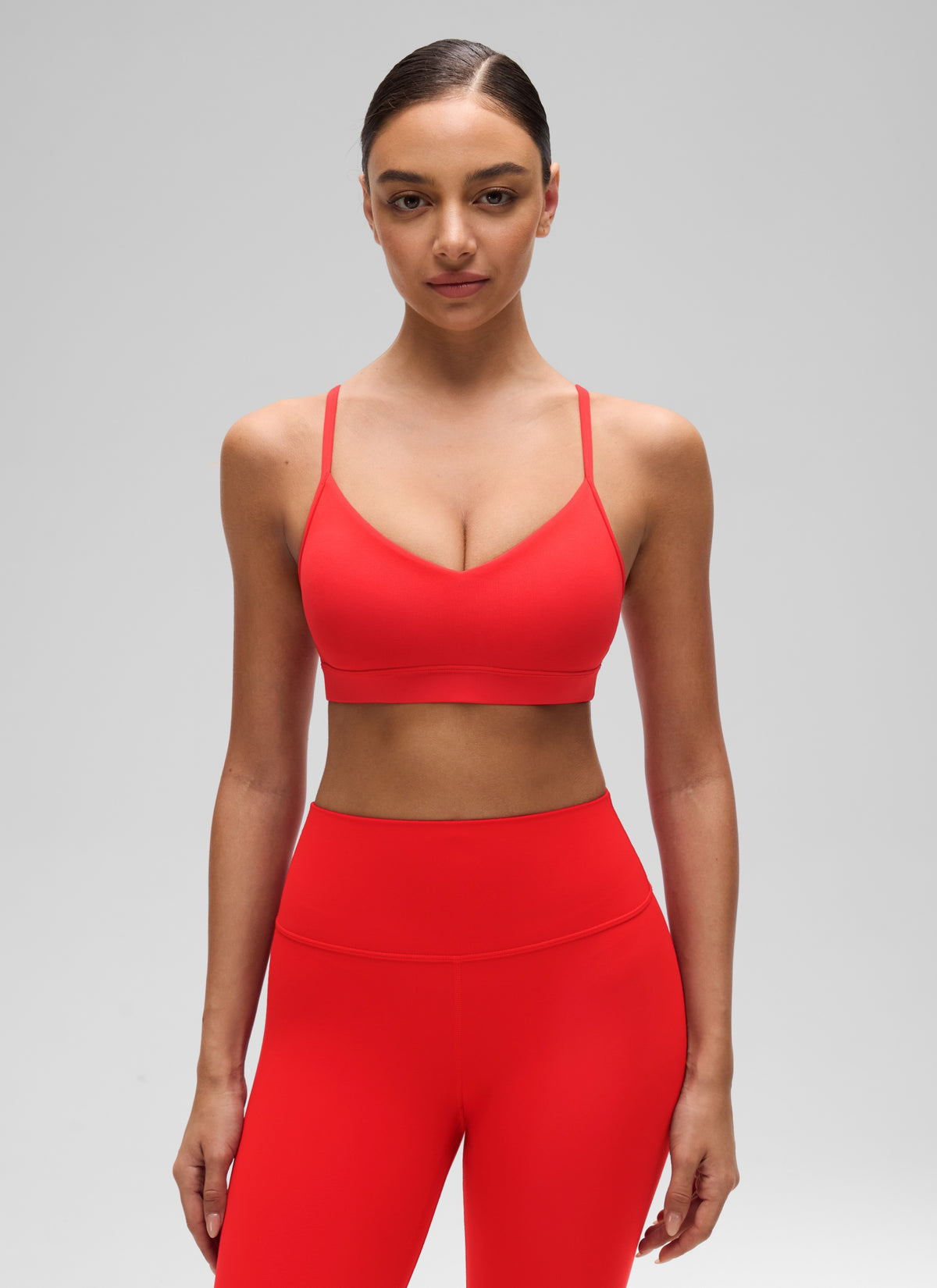 CRZ YOGA Damen Butterluxe V-Ausschnitt Verstellbar Spaghetti Sport BH Tiefrot @model_info:Anano