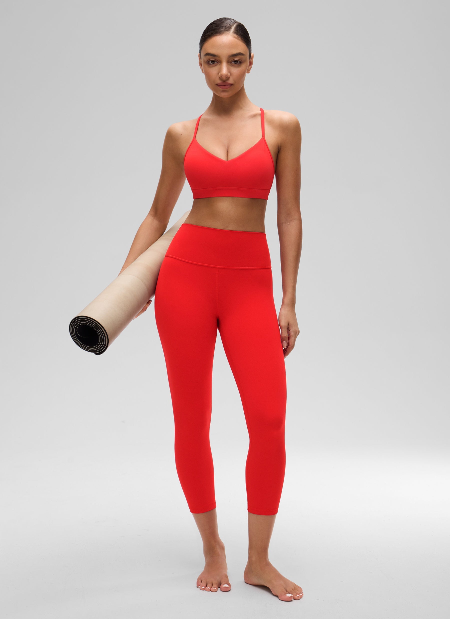 CRZ YOGA Damen Butterluxe V-Ausschnitt Verstellbar Spaghetti Sport BH Tiefrot