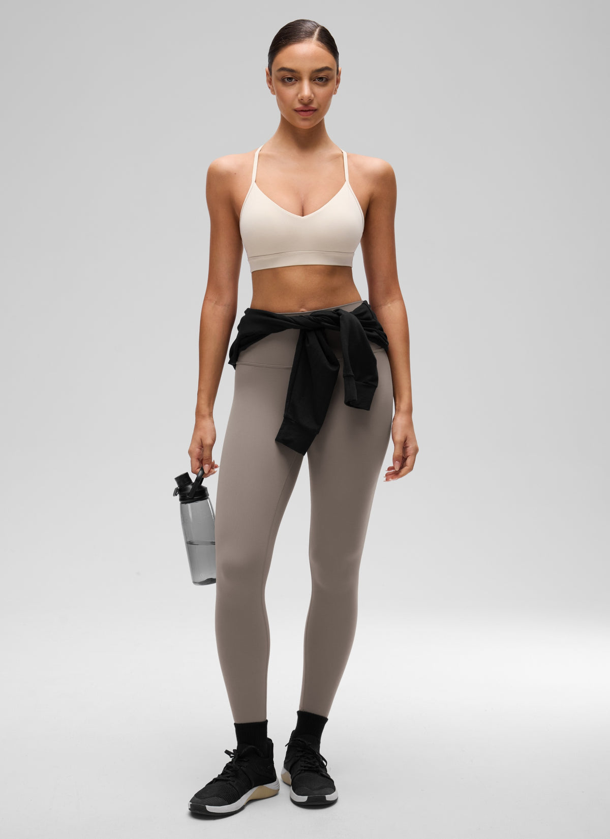 CRZ YOGA Damen Butterluxe V-Ausschnitt Verstellbar Spaghetti Sport BH Mojave-Braun @model_info:Anano