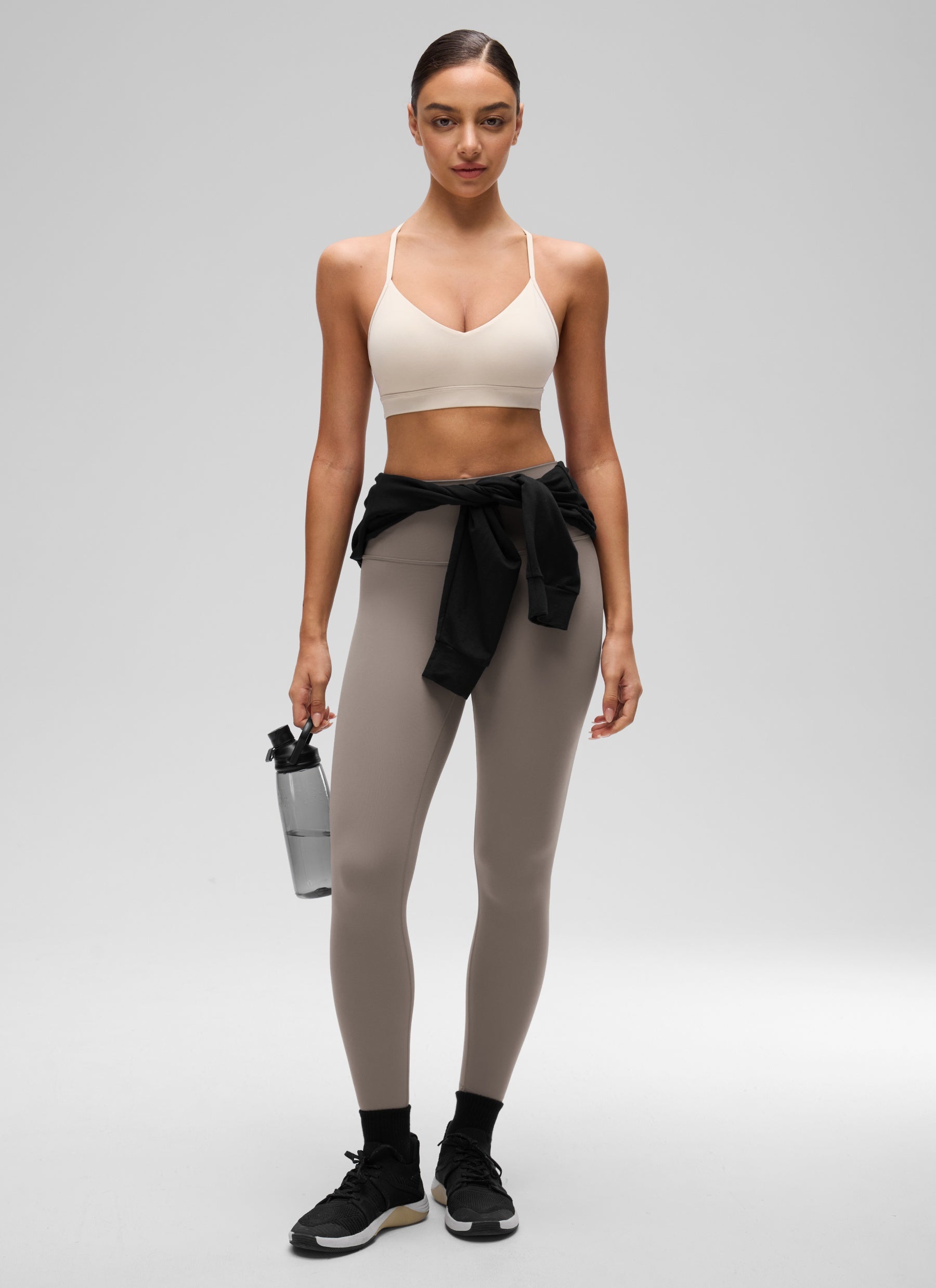 CRZ YOGA Damen Butterluxe V-Ausschnitt Verstellbar Spaghetti Sport BH Mojave-Braun