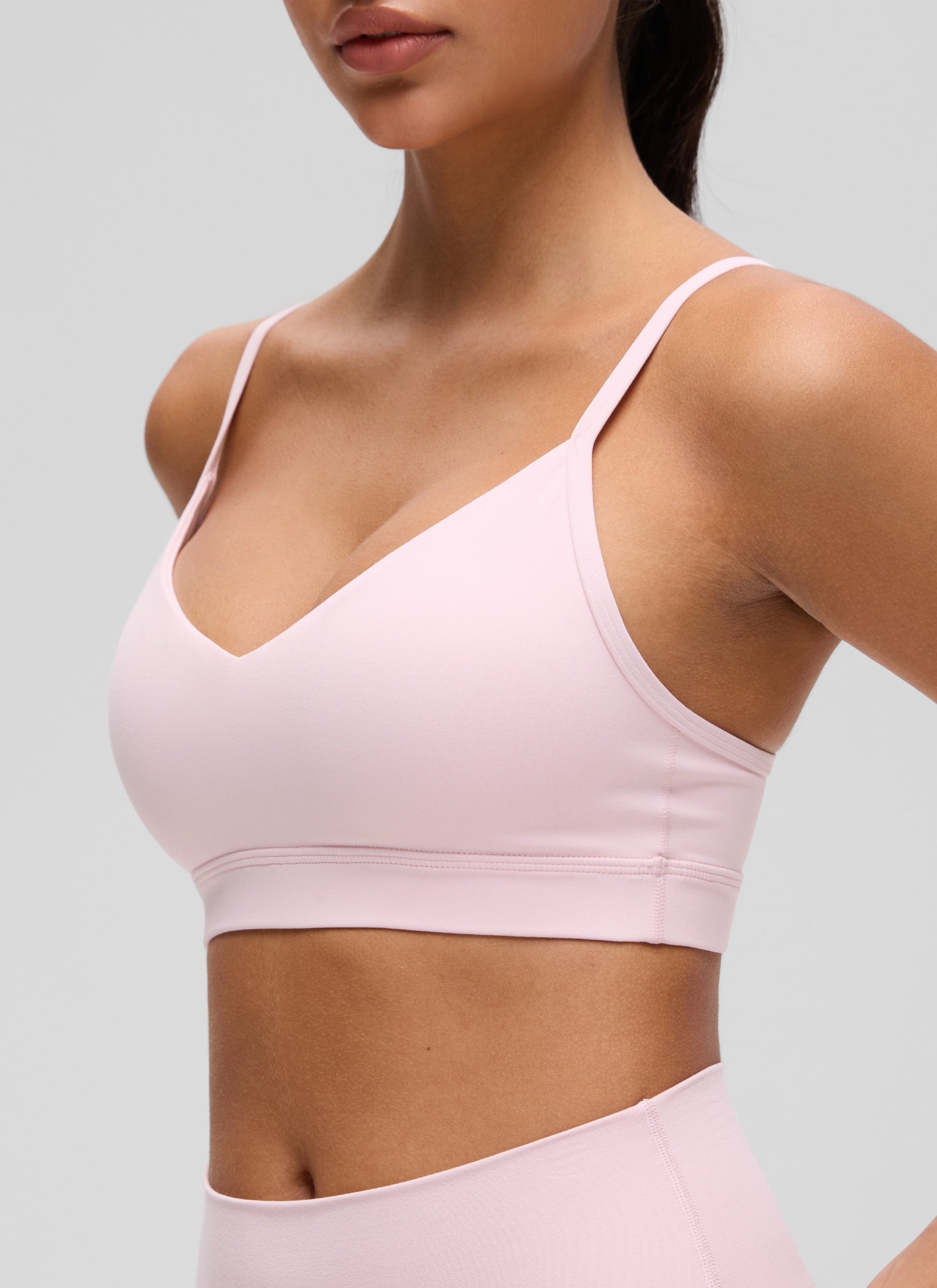 CRZ YOGA Damen Butterluxe V-Ausschnitt Verstellbar Spaghetti Sport BH Erdbeerrosa
