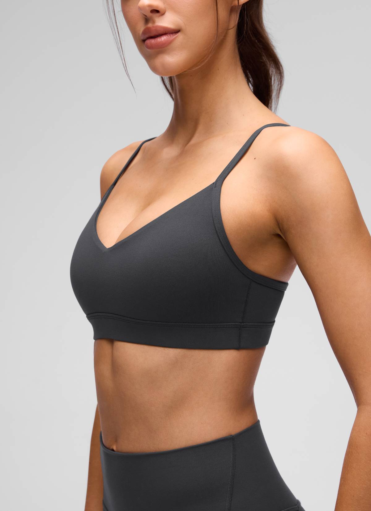 CRZ YOGA Damen Butterluxe V-Ausschnitt Verstellbar Spaghetti Sport BH Mysteriöses Grau