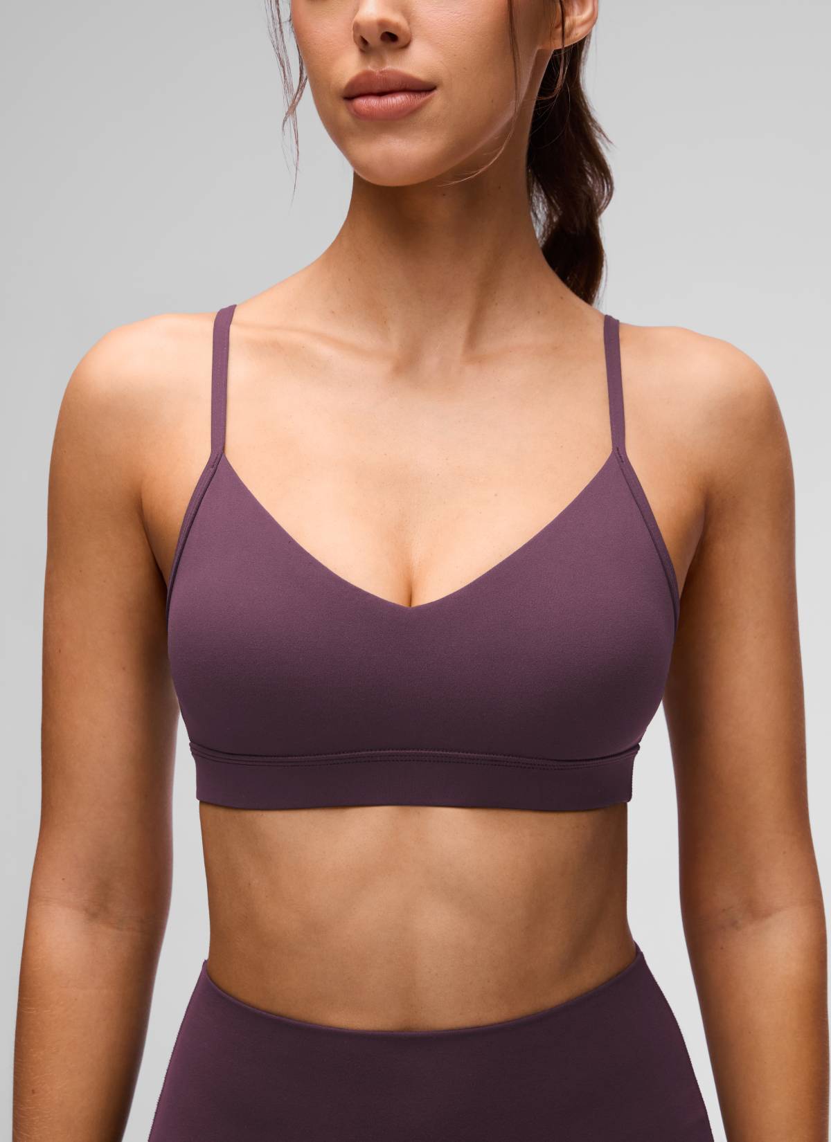 CRZ YOGA Damen Butterluxe V-Ausschnitt Verstellbar Spaghetti Sport BH Traubendistel Violett