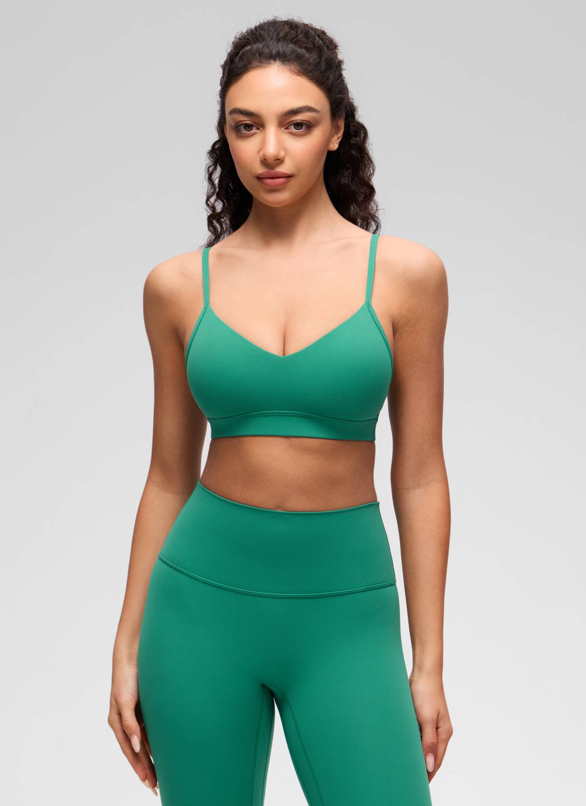 CRZ YOGA Damen Butterluxe V-Ausschnitt Verstellbar Spaghetti Sport BH Cascadia Grün