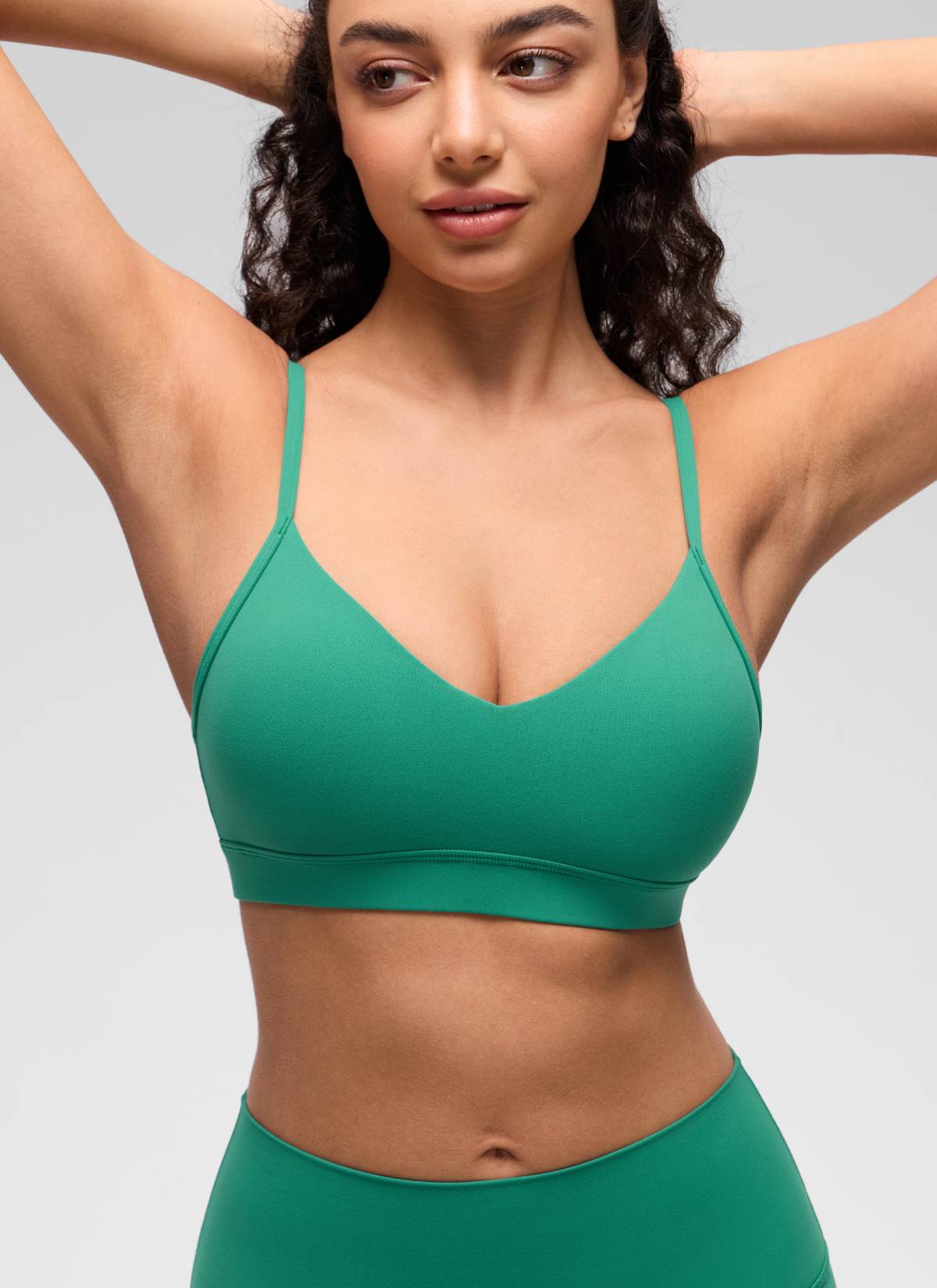 CRZ YOGA Damen Butterluxe V-Ausschnitt Verstellbar Spaghetti Sport BH Cascadia Grün