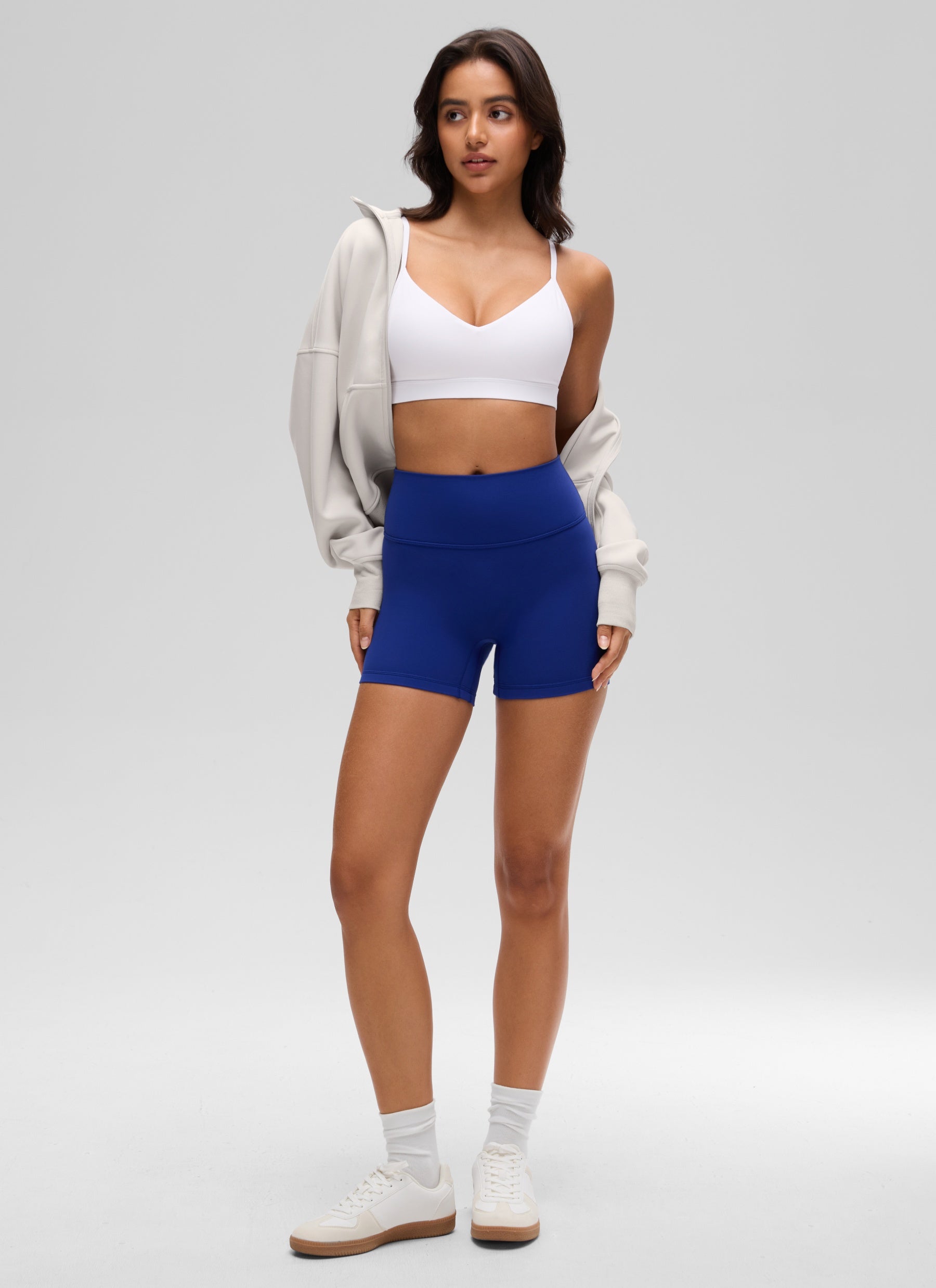 CRZ YOGA Damen Butterluxe V-Ausschnitt Verstellbar Spaghetti Sport BH Weiss