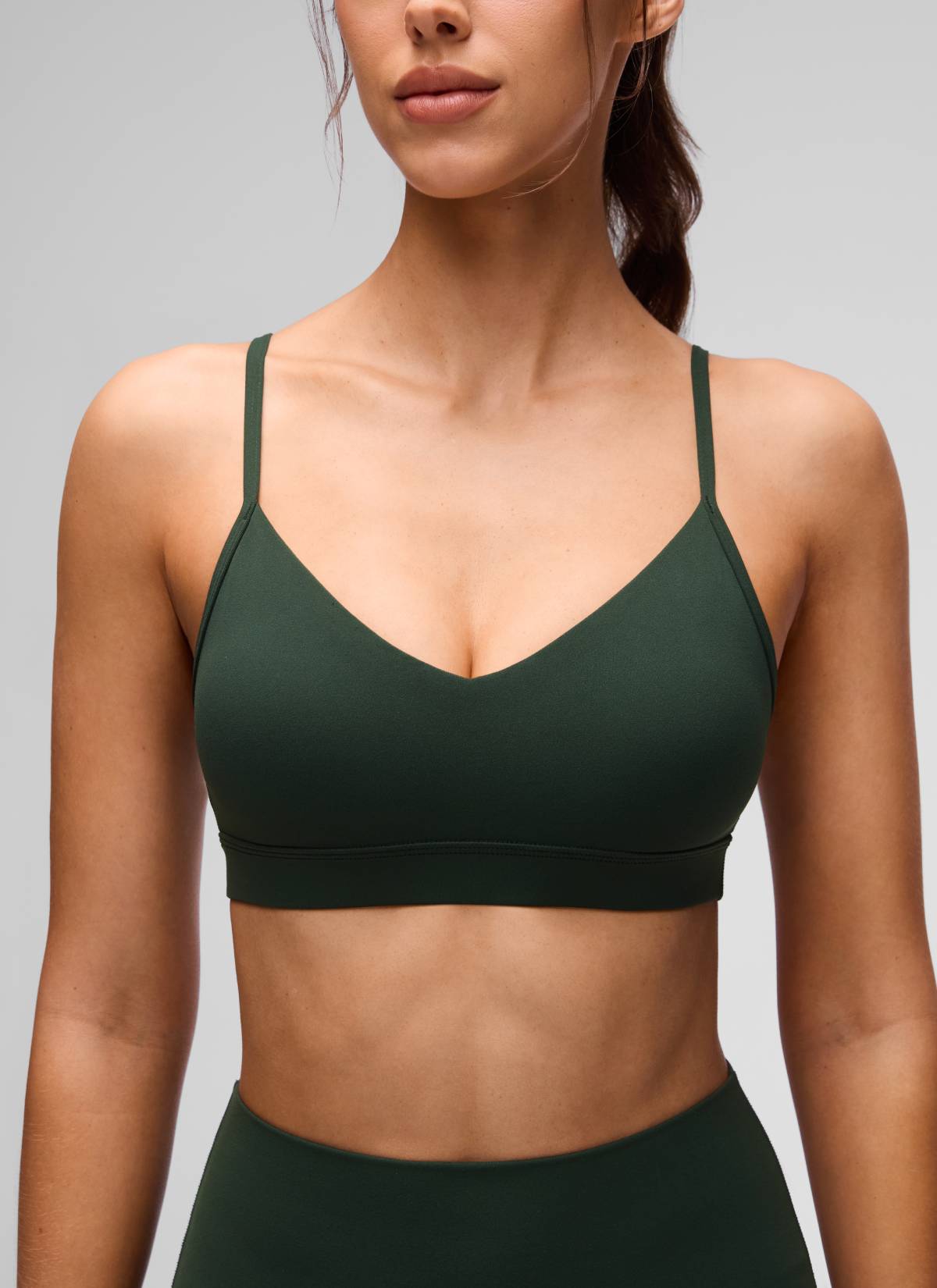 CRZ YOGA Damen Butterluxe V-Ausschnitt Verstellbar Spaghetti Sport BH Legende Grün