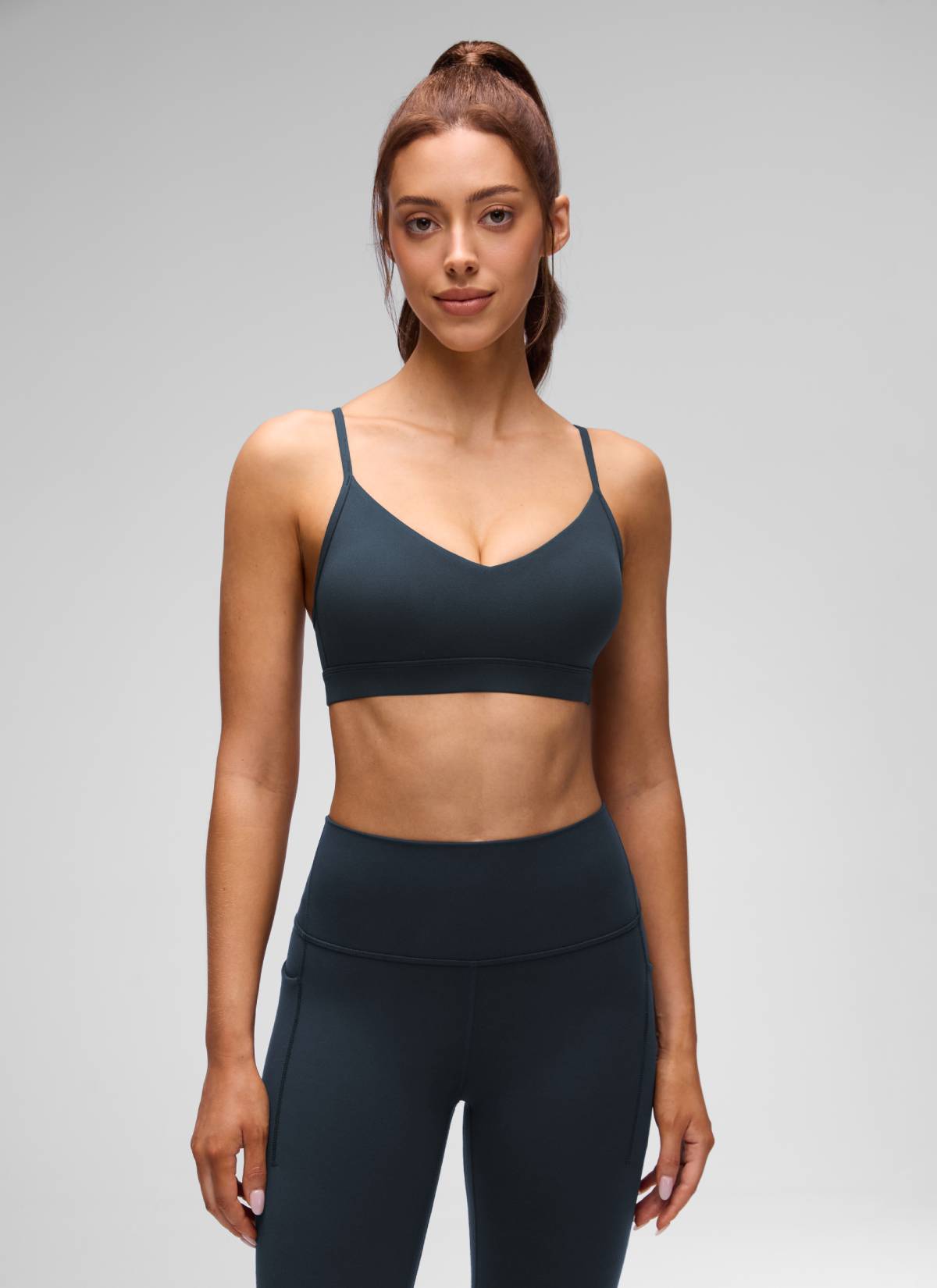 CRZ YOGA Damen Butterluxe V-Ausschnitt Verstellbar Spaghetti Sport BH Echte Marine