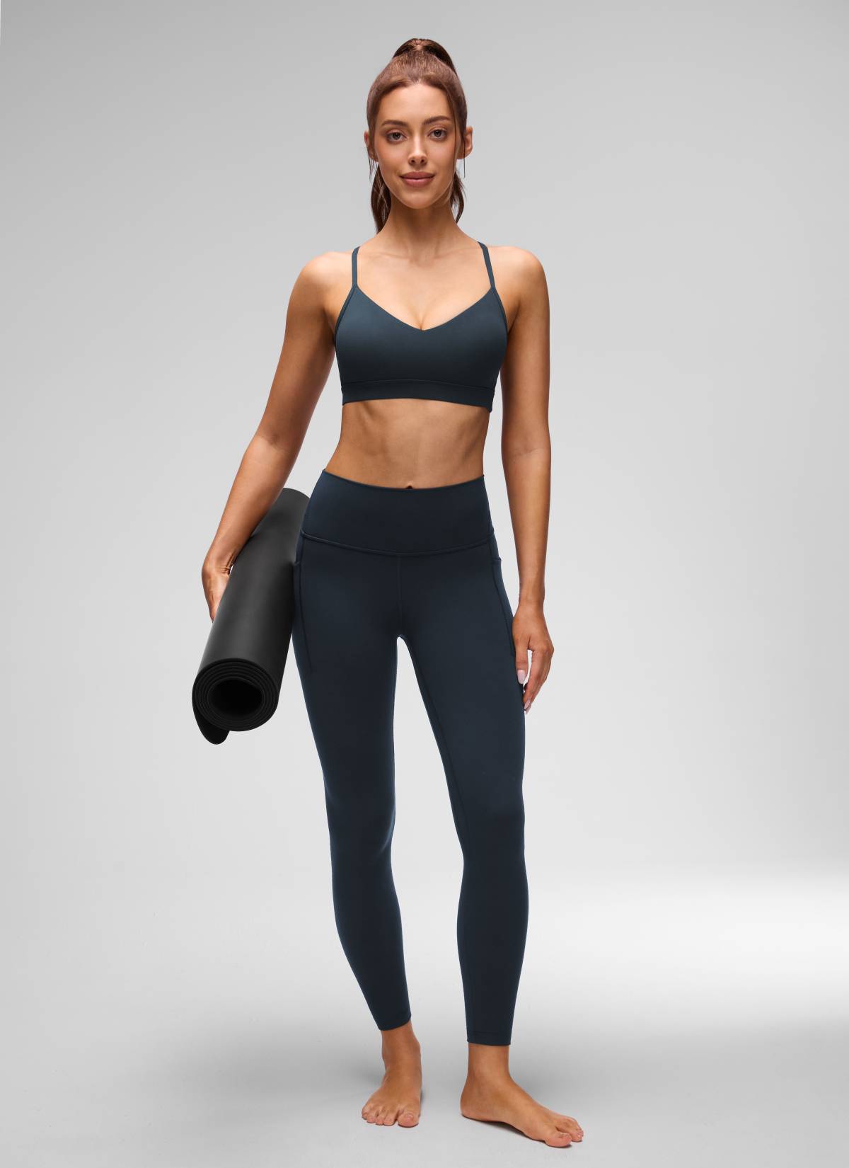 CRZ YOGA Damen Butterluxe V-Ausschnitt Verstellbar Spaghetti Sport BH Echte Marine