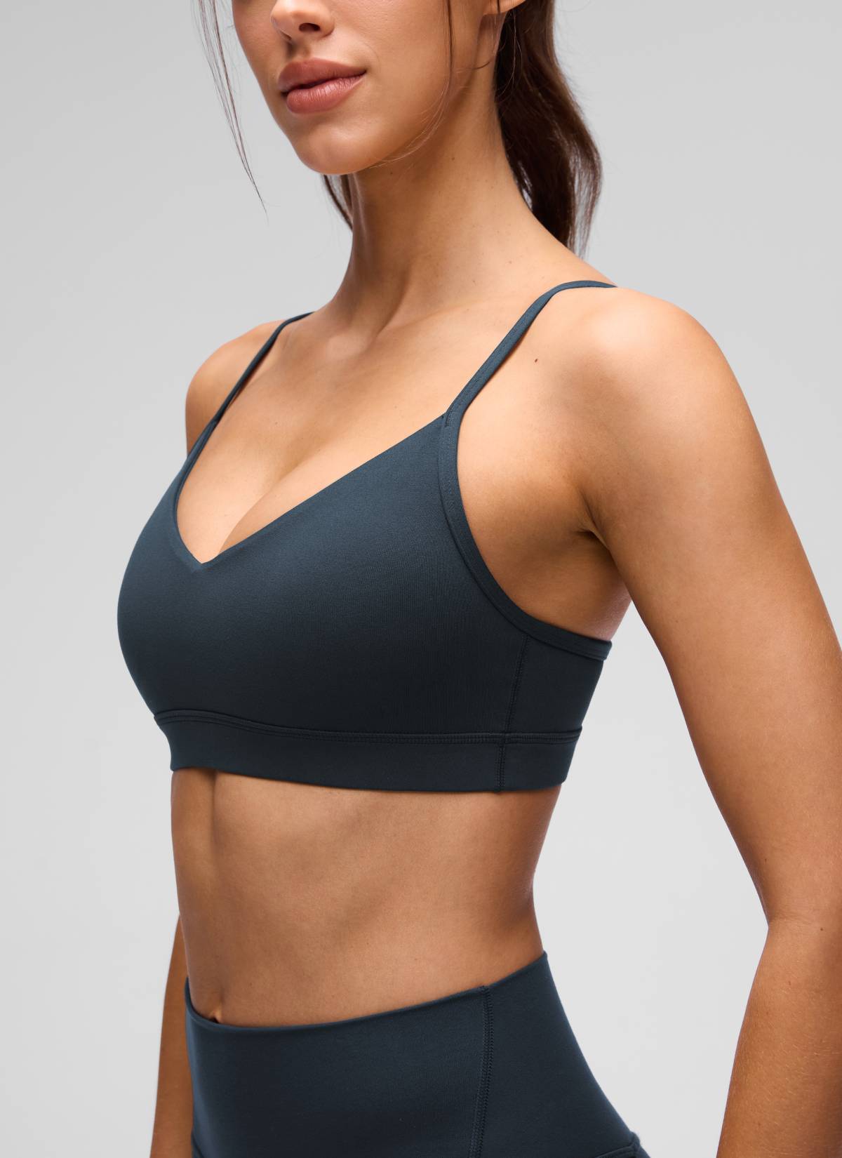 CRZ YOGA Damen Butterluxe V-Ausschnitt Verstellbar Spaghetti Sport BH Echte Marine