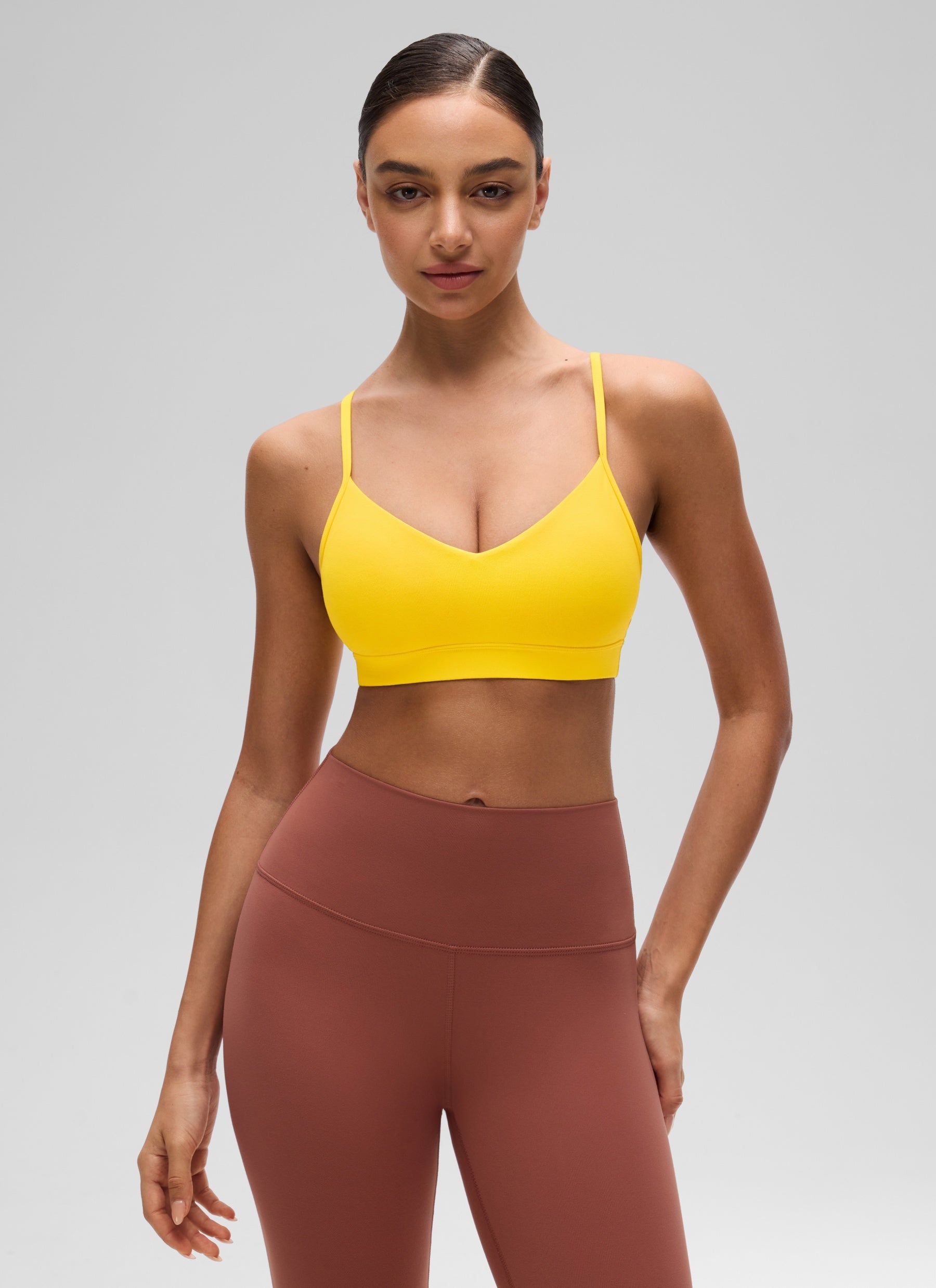 CRZ YOGA Damen Butterluxe V-Ausschnitt Verstellbar Spaghetti Sport BH Gut Sichtbares Gelb