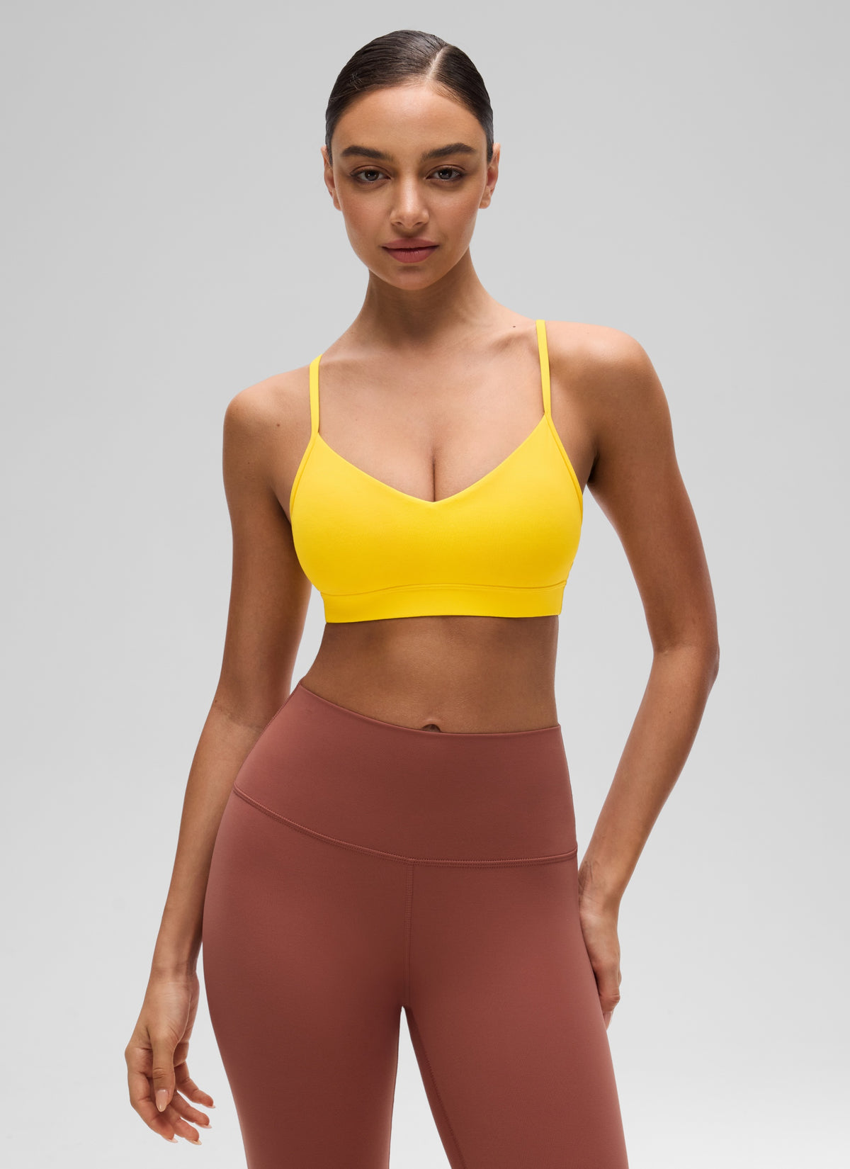 CRZ YOGA Damen Butterluxe V-Ausschnitt Verstellbar Spaghetti Sport BH Gut Sichtbares Gelb