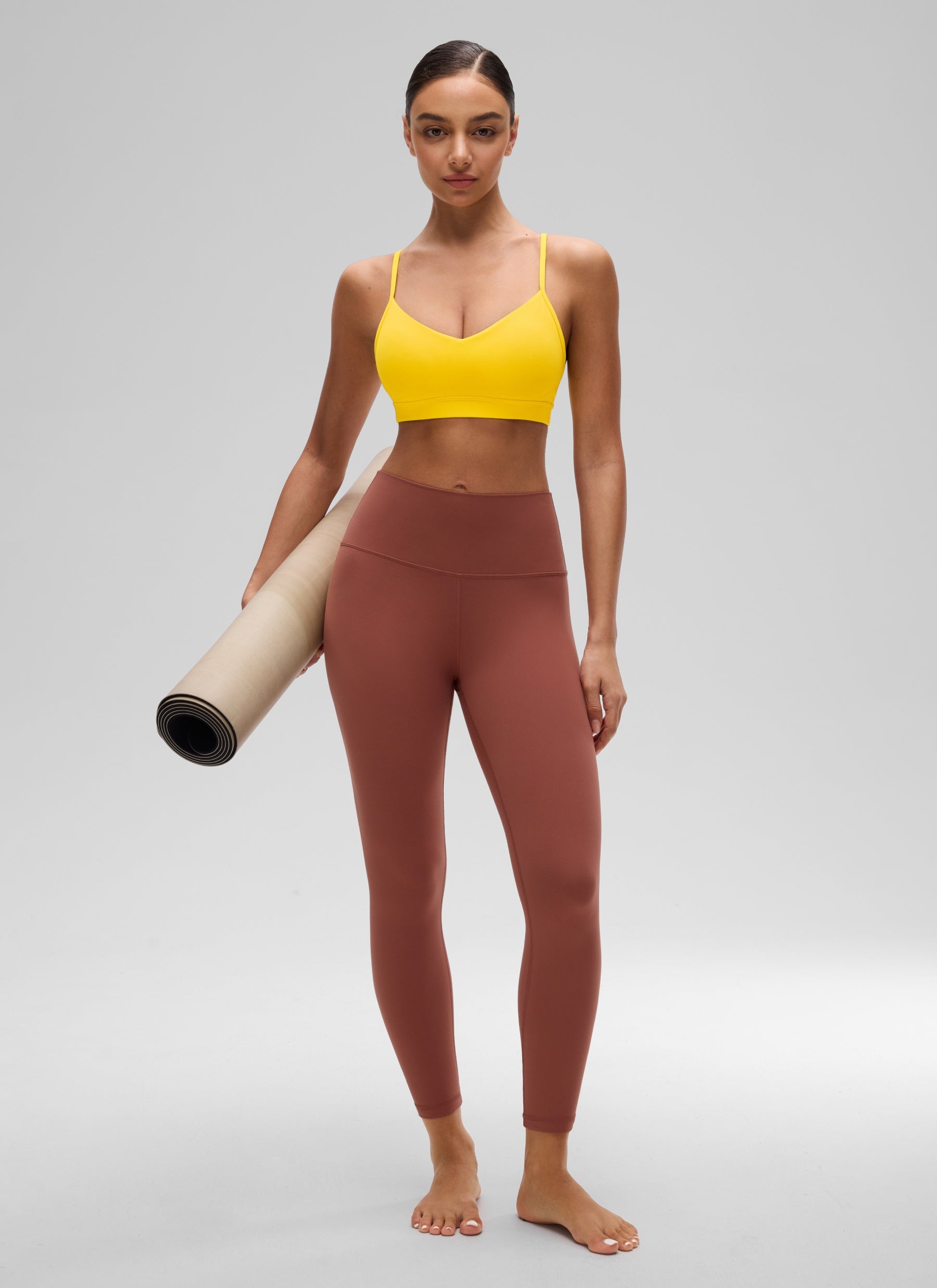 CRZ YOGA Damen Butterluxe V-Ausschnitt Verstellbar Spaghetti Sport BH Gut Sichtbares Gelb