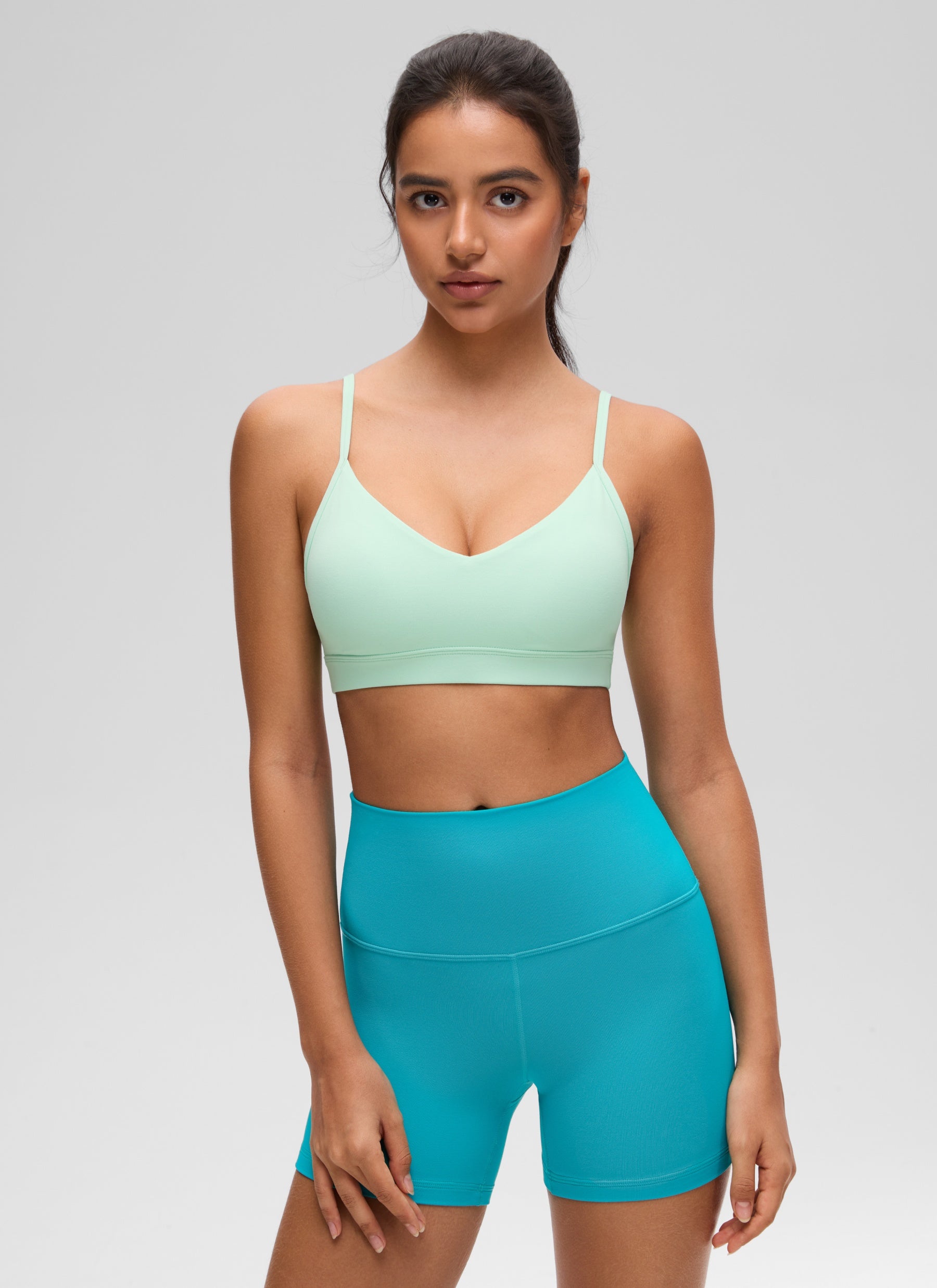 CRZ YOGA Damen Butterluxe V-Ausschnitt Verstellbar Spaghetti Sport BH Mint-Moment