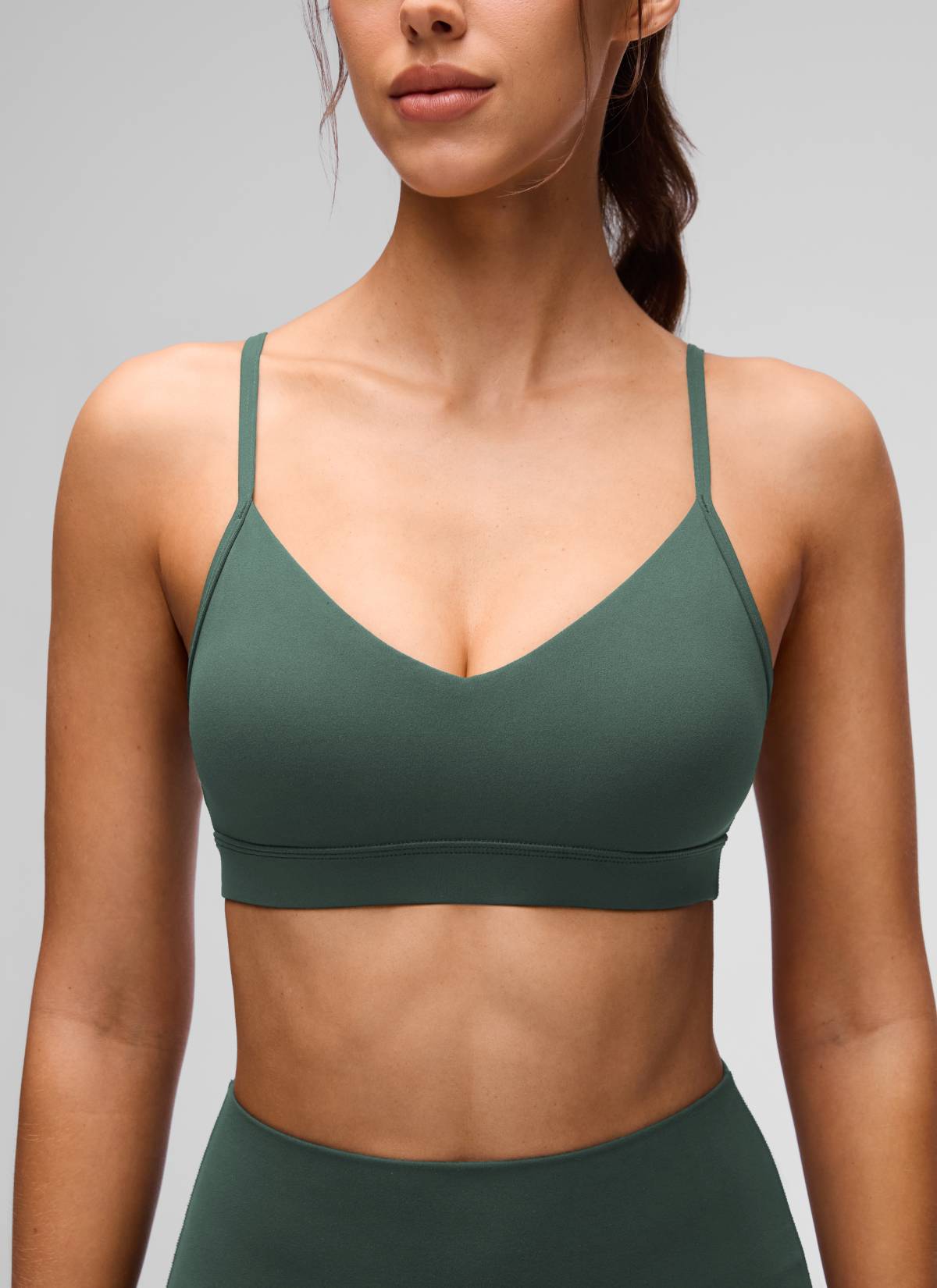 CRZ YOGA Damen Butterluxe V-Ausschnitt Verstellbar Spaghetti Sport BH Dunkles Waldgrün