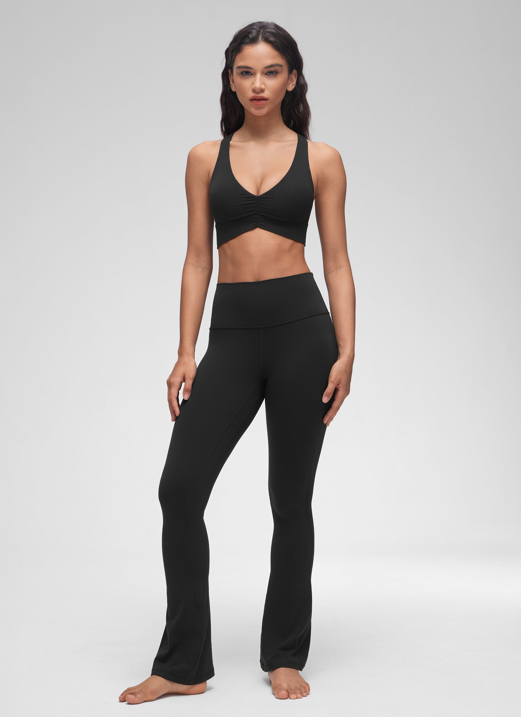 CRZ YOGA Damen Butterluxe Gerüscht V-Ausschnitt Longline Sports BH Schwarz