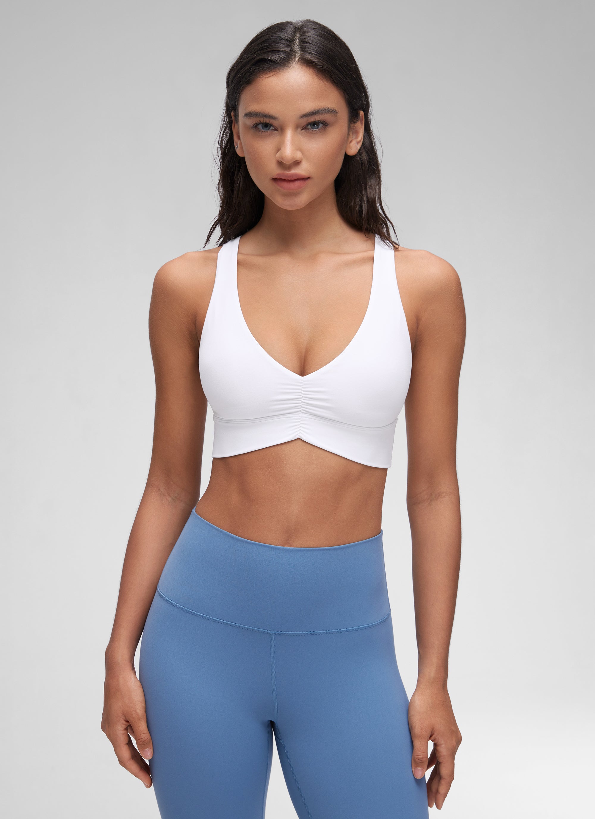 CRZ YOGA Damen Butterluxe Gerüscht V-Ausschnitt Longline Sports BH Weiss