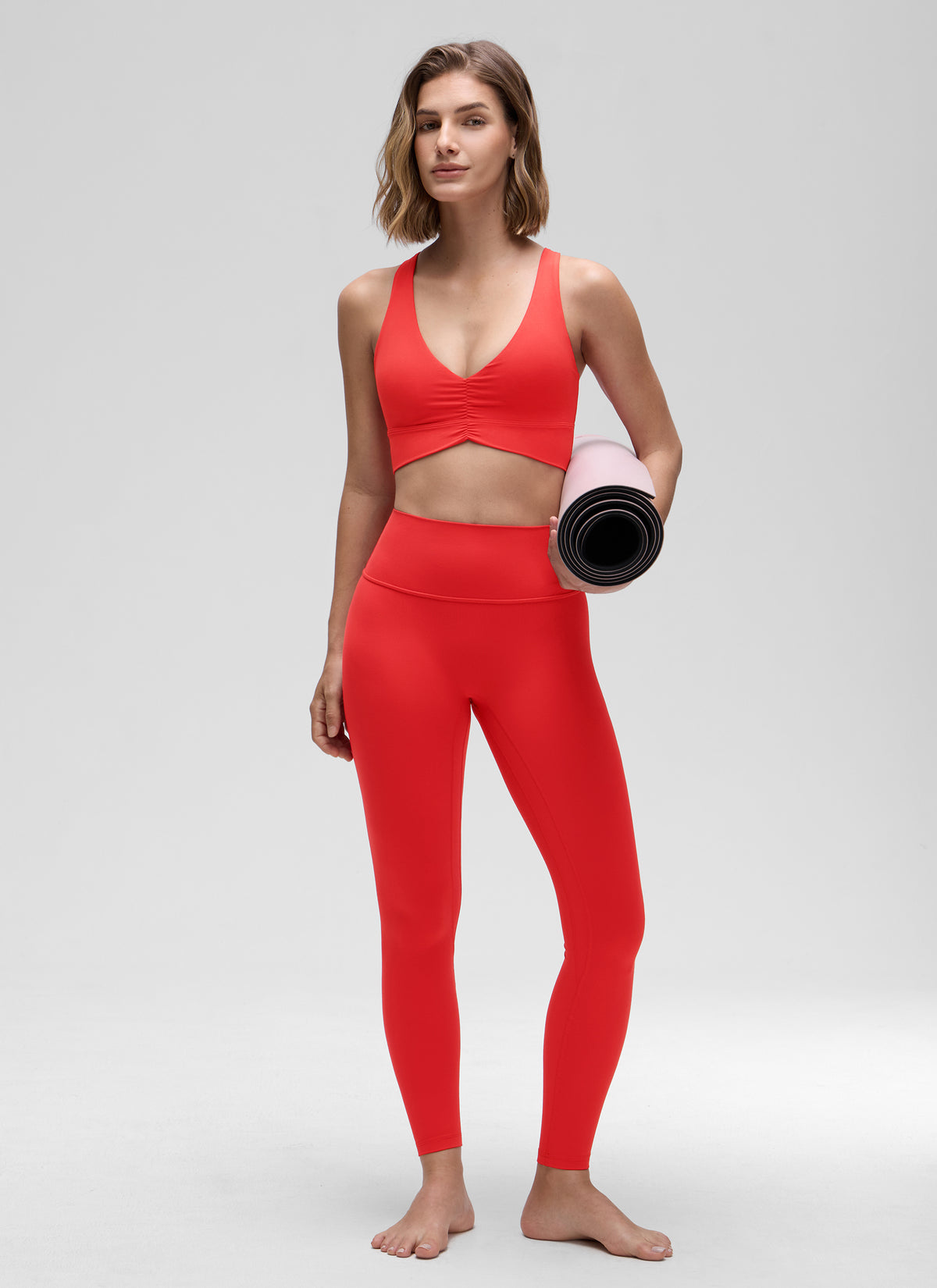CRZ YOGA Damen Butterluxe Gerüscht V-Ausschnitt Longline Sports BH Tiefrot